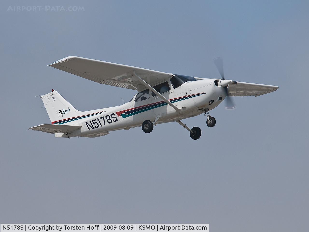 N5178S, 2002 Cessna 172R C/N 17281097, N5178S departing from RWY 03