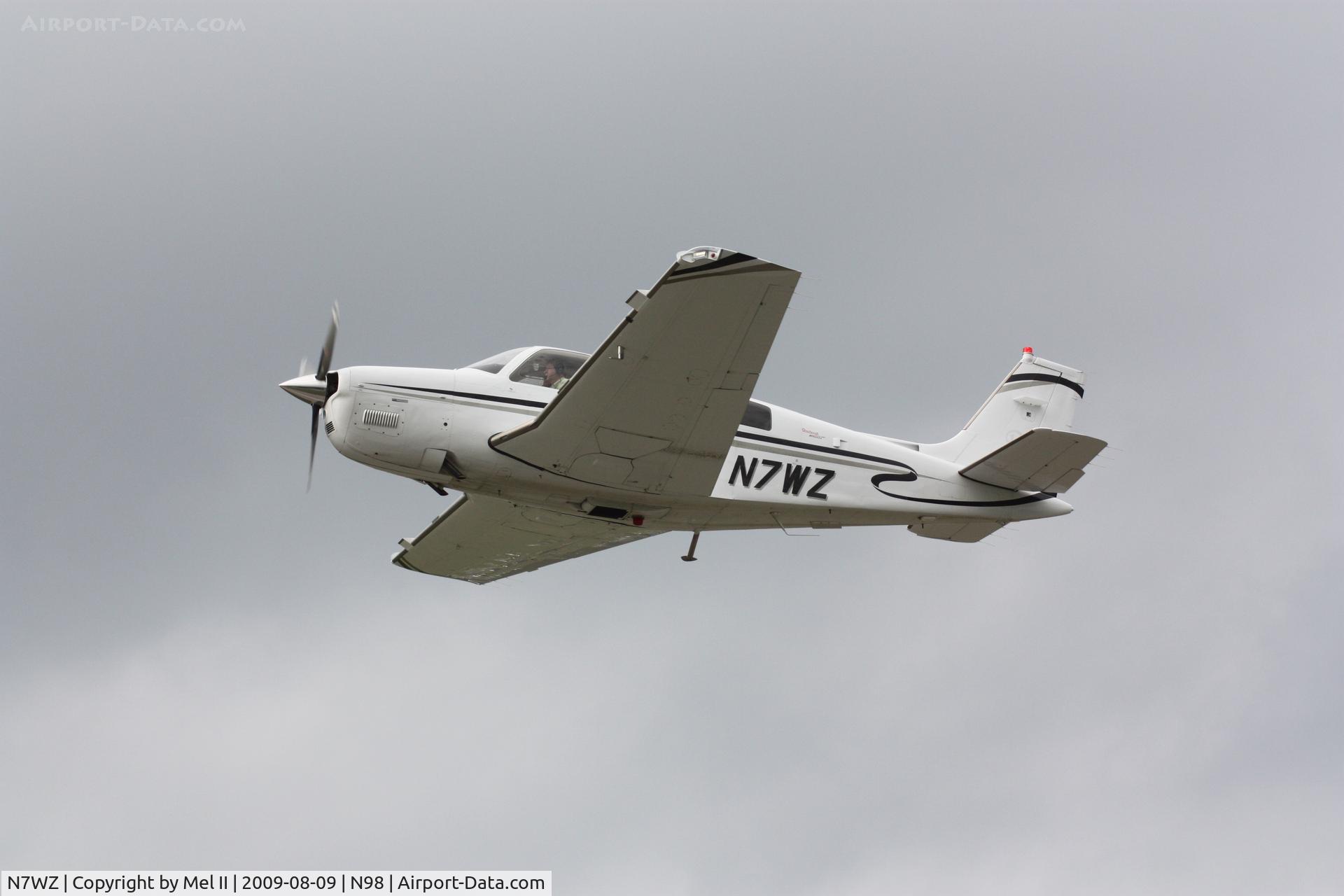 N7WZ, 2005 Raytheon Aircraft Company G36 C/N E-3637, N98-KGRR - Departing RWY 27