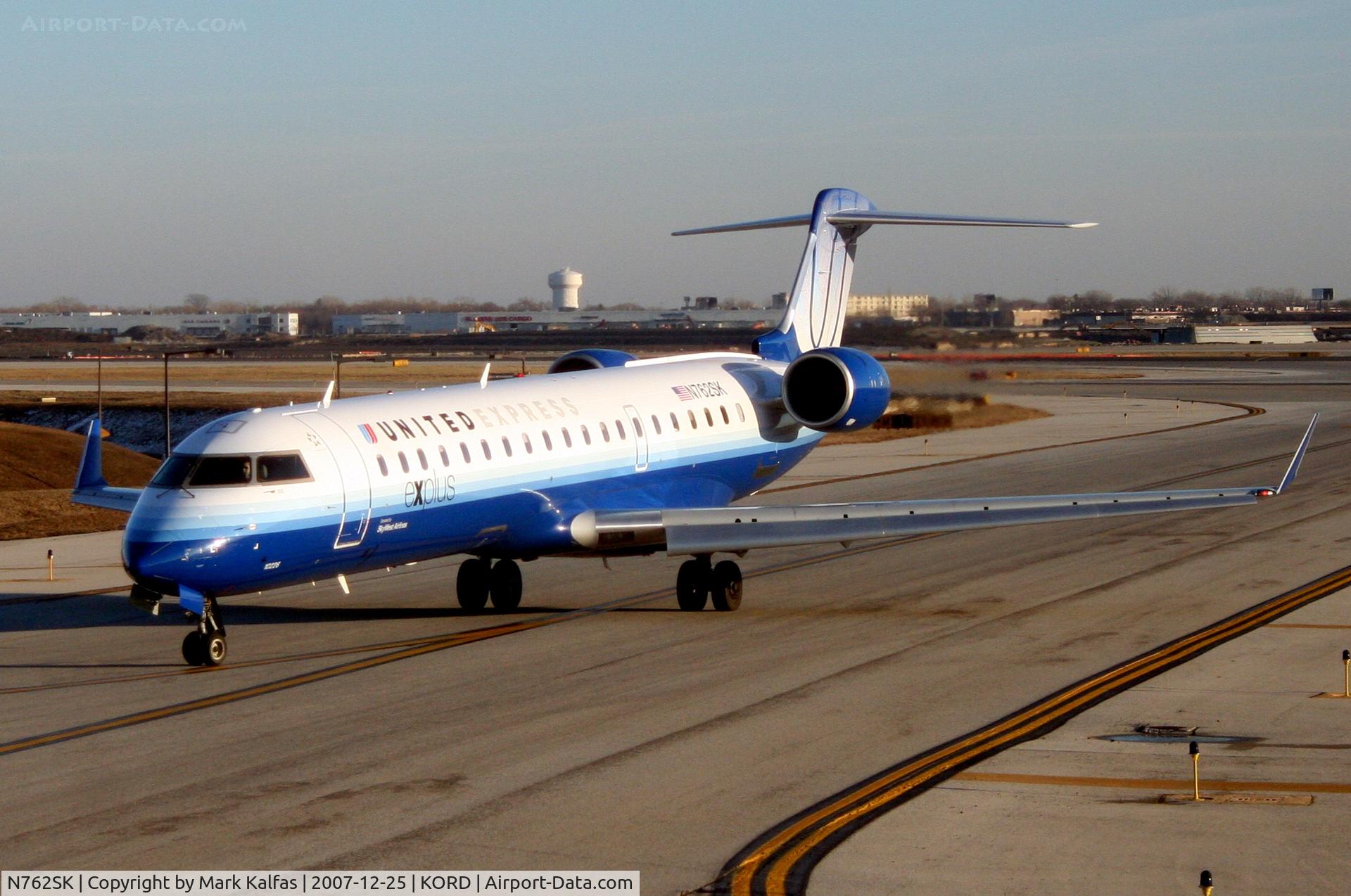 N762SK, 2005 Bombardier CRJ-701ER (CL-600-2C10) Regional Jet C/N 10226, SkyWest Bombardier CL-600-2C10, N762SK taxiing to the gate KORD.