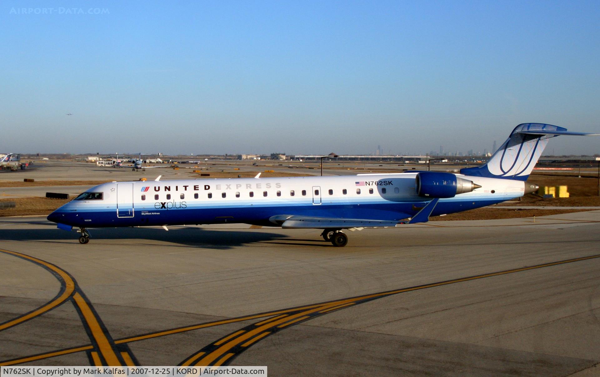N762SK, 2005 Bombardier CRJ-701ER (CL-600-2C10) Regional Jet C/N 10226, SkyWest Bombardier CL-600-2C10, N762SK taxiing to the gate KORD.