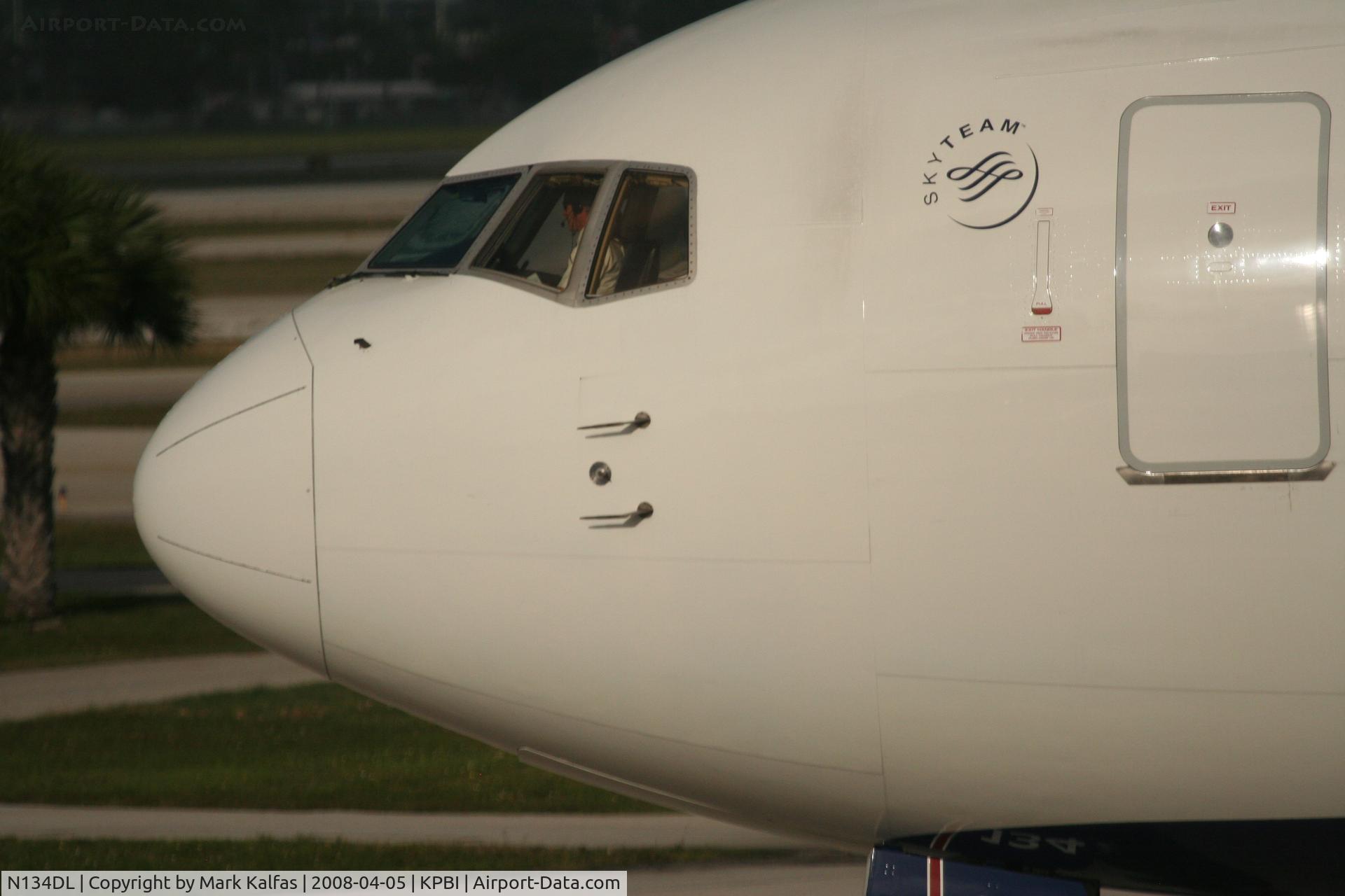 N134DL, 1991 Boeing 767-332 C/N 25123, Delta Airlines Boeing 767-332, N134DL pushing back from the gate at KPBI.