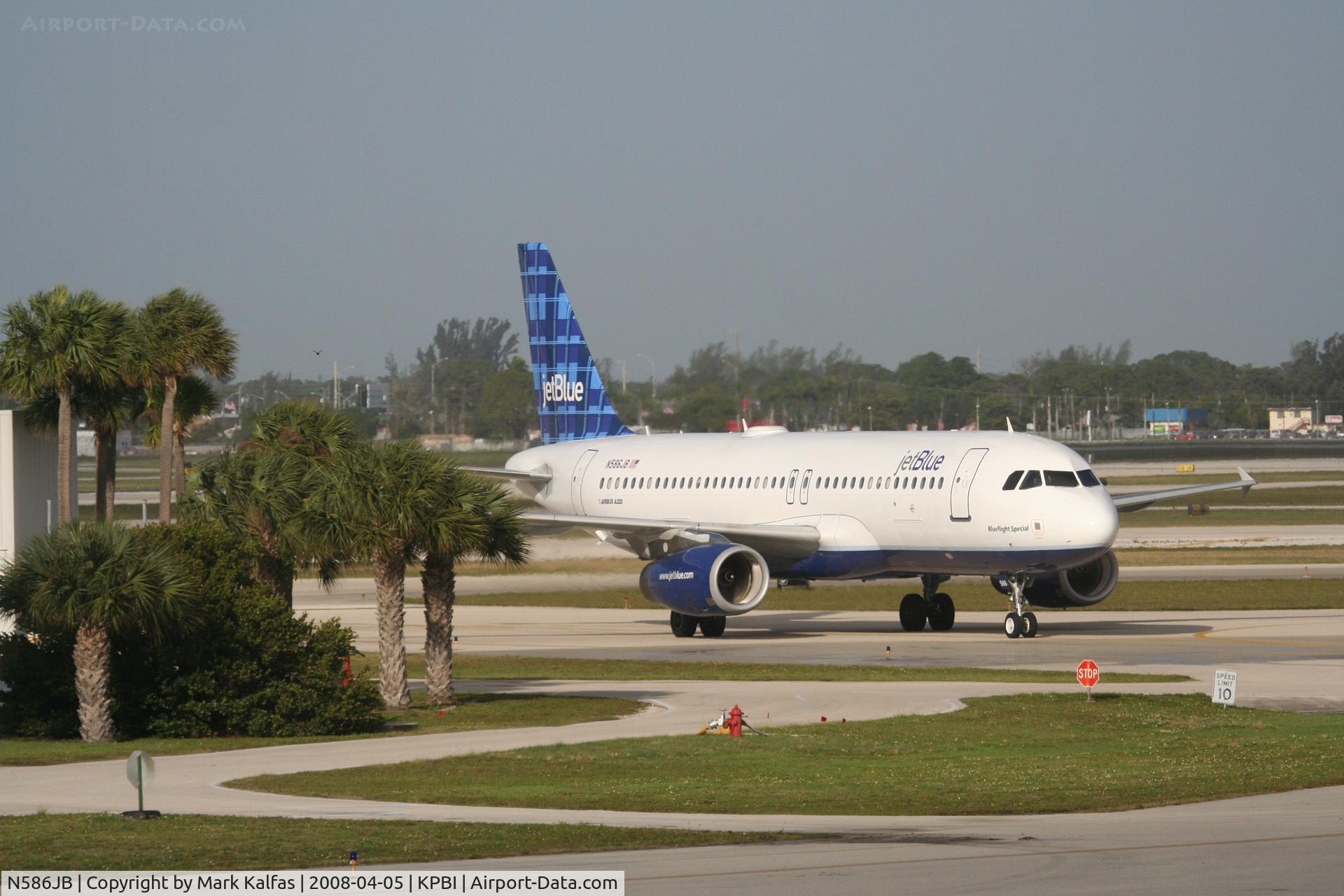 N586JB, 2004 Airbus A320-232 C/N 2160, JetBlue A320-232, N586JB taxiing off of RWY 13 KPBI to gate.