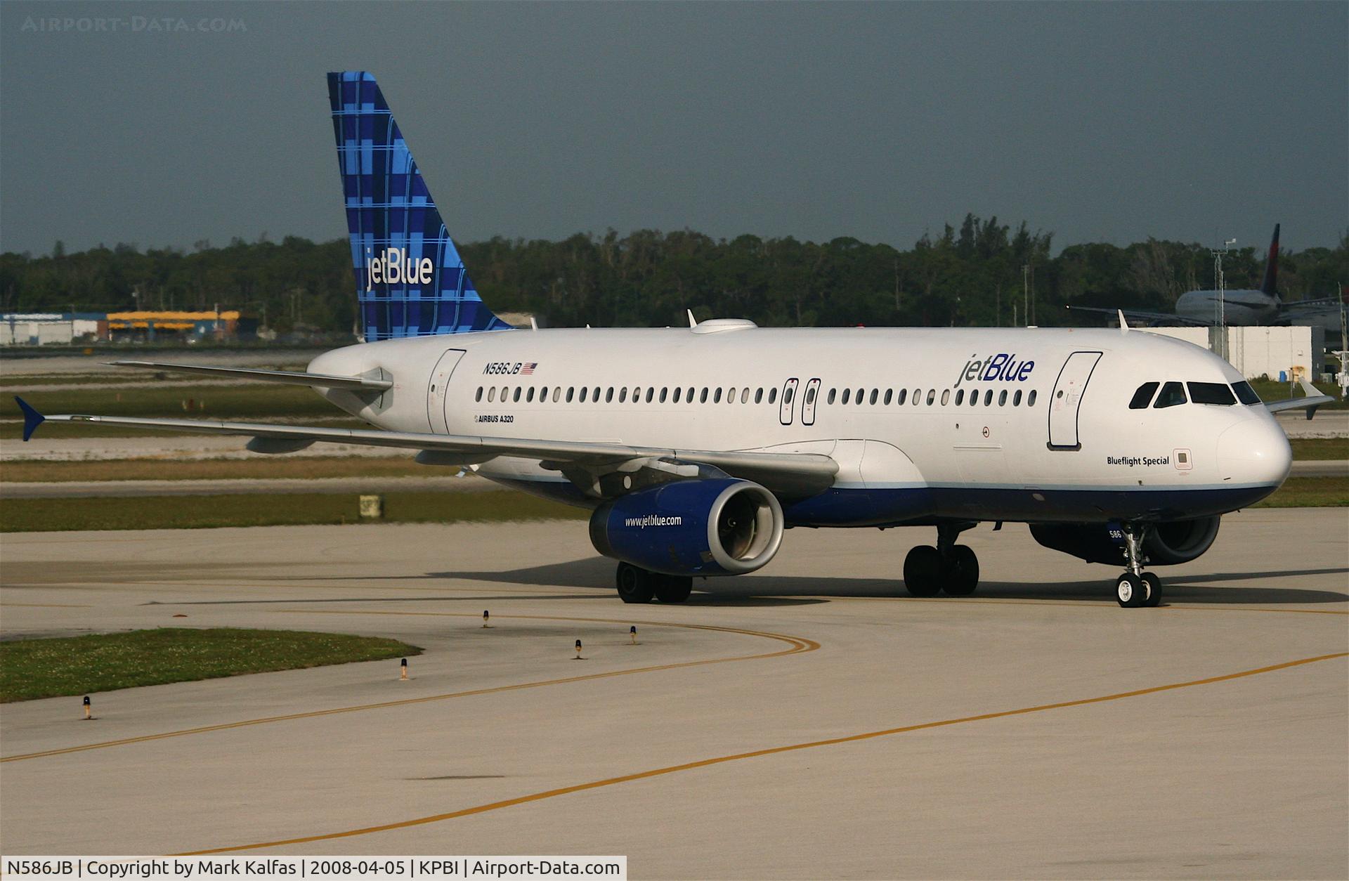 N586JB, 2004 Airbus A320-232 C/N 2160, JetBlue A320-232, N586JB taxiing off of RWY 13 KPBI to gate.