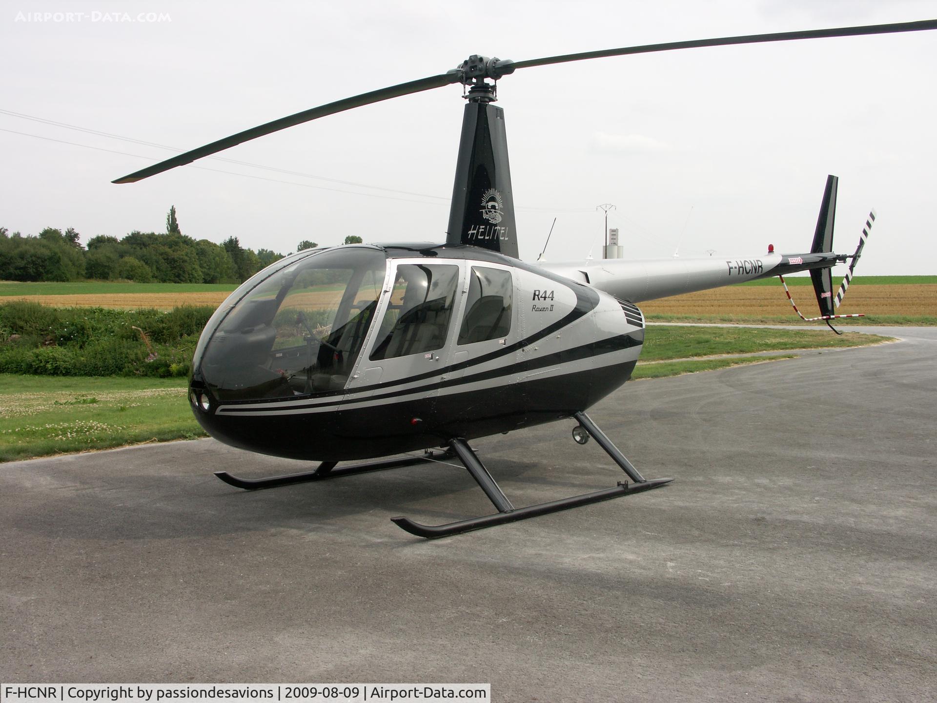 F-HCNR, 2007 Robinson R44 Raven II C/N 11610, Sur la Parking d'Helitel à Auberive