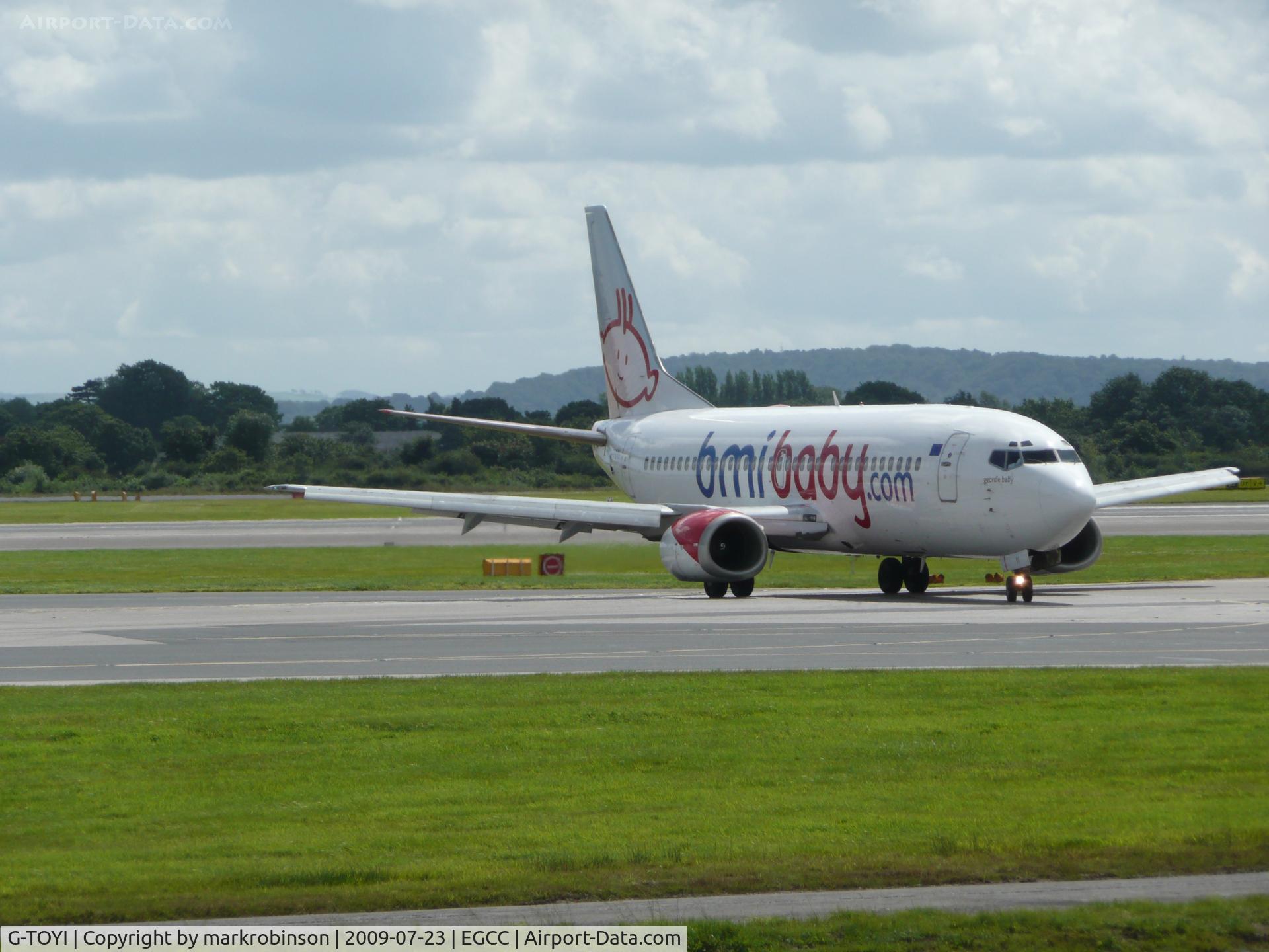 G-TOYI, 1998 Boeing 737-3Q8 C/N 28054, just left runway 23R