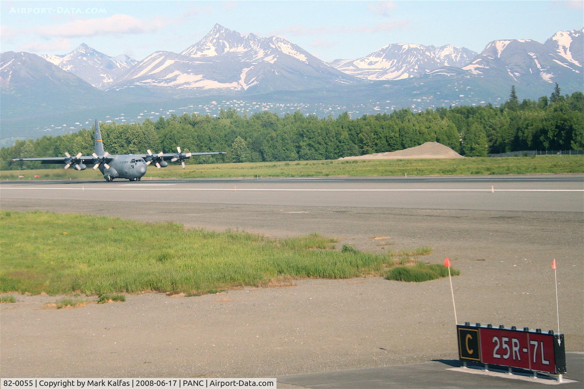 82-0055, 1982 Lockheed C-130H Hercules C/N 382-4970, 82-0055 / AK (cn 382-4970) USAF ANG C-130, landing RWY 25R PANC.