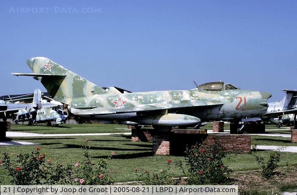 21, Mikoyan-Gurevich MiG-17PF C/N 7137, Krumovo Museum