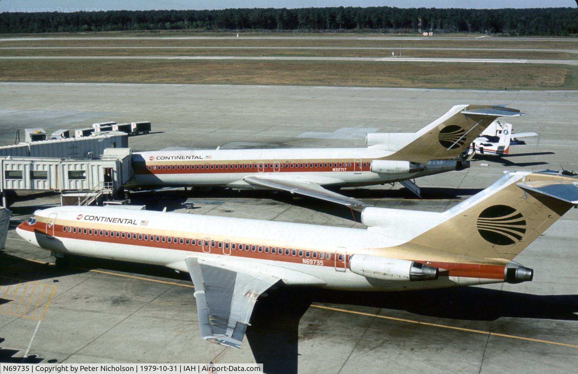 N69735, 1974 Boeing 727-224 C/N 20664, Boeing 727-224 of Continental Airlines at Houston International in October 1979.