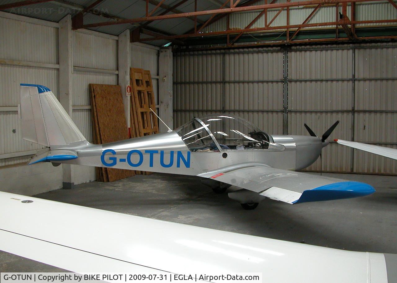 G-OTUN, 2002 Aerotechnik EV-97 Eurostar C/N PFA 315-13865, LOOKS LIKE A NEW COWLING