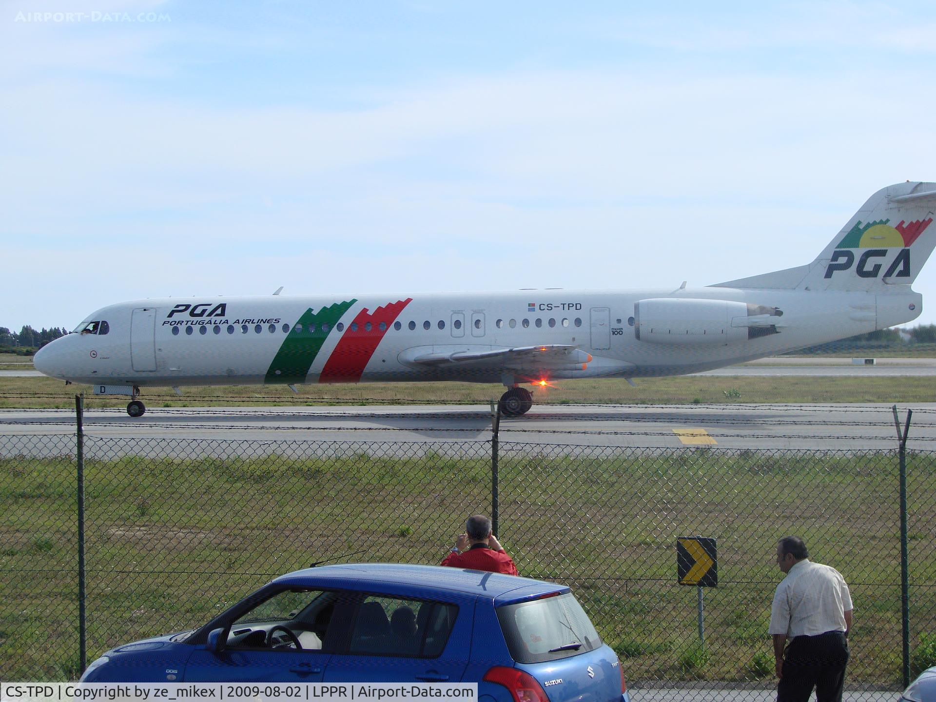 CS-TPD, 1991 Fokker 100 (F-28-0100) C/N 11317, Taxing to Parking