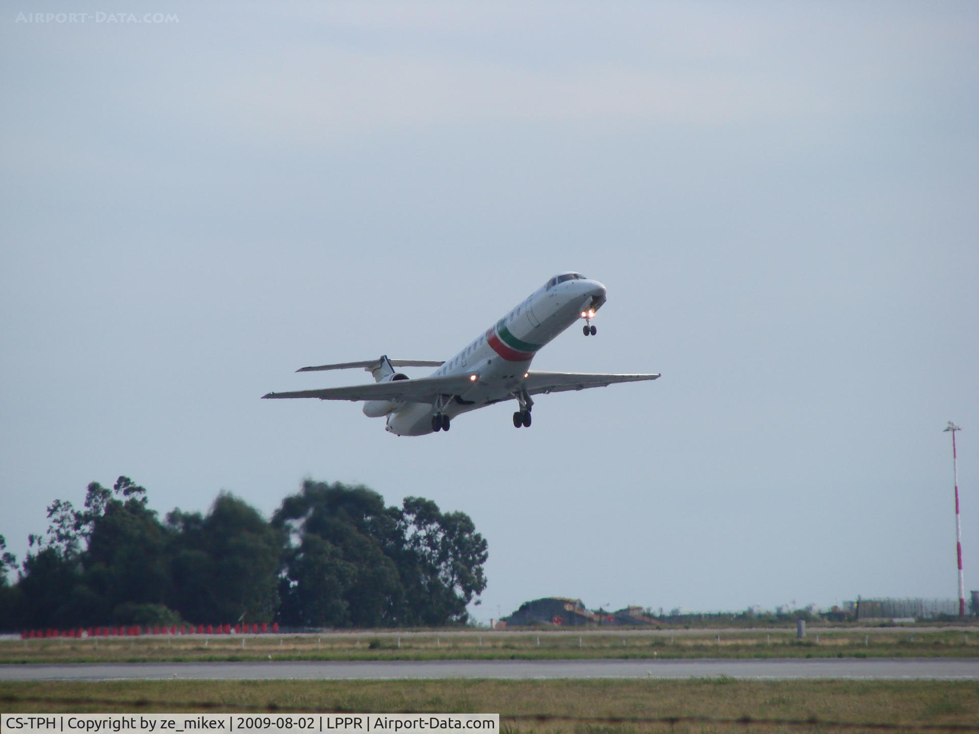CS-TPH, 1997 Embraer EMB-145EP (ERJ-145EP) C/N 145017, Embraer EMB-145EP (ERJ-145EP)  taking off