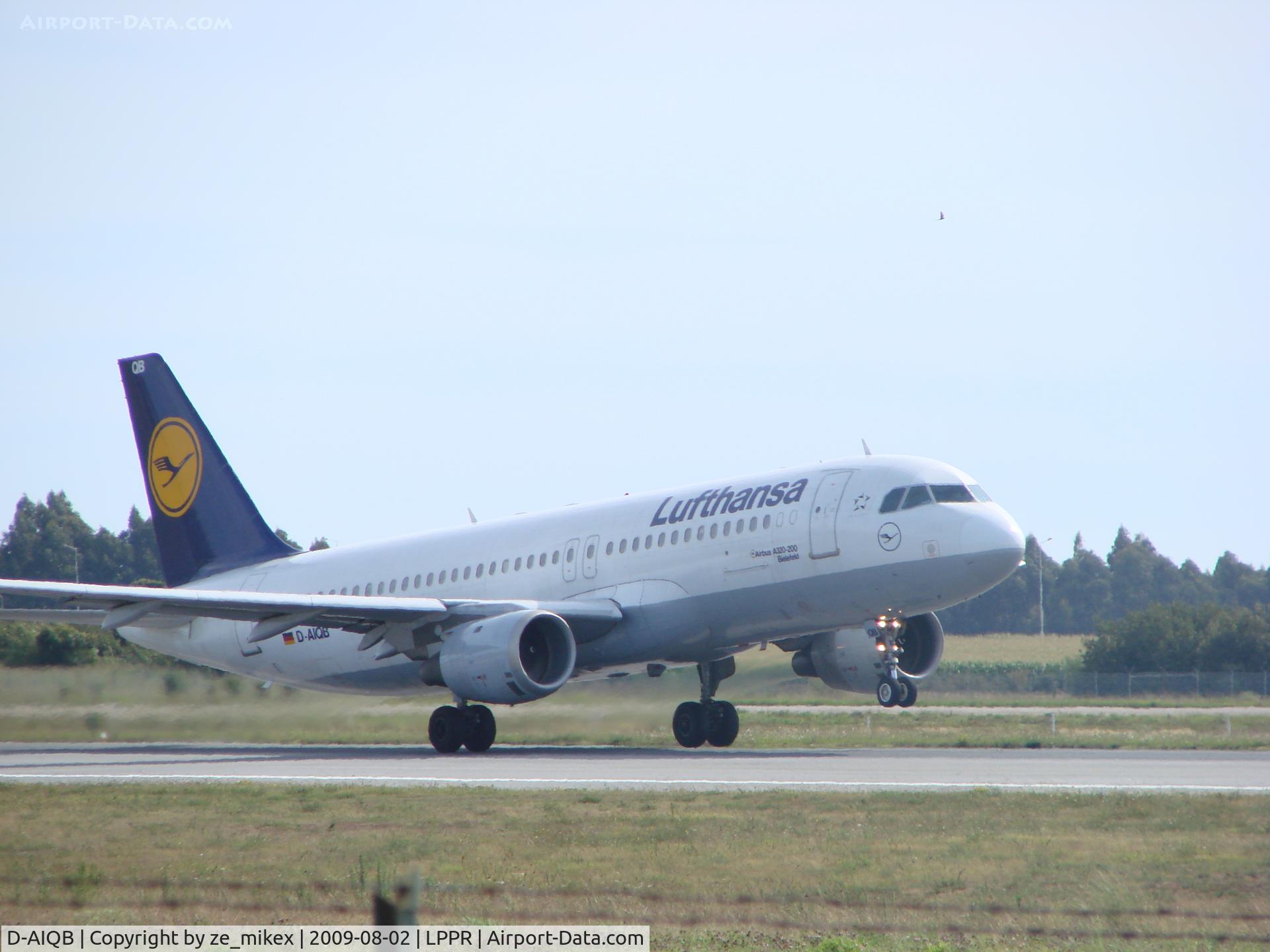 D-AIQB, 1991 Airbus A320-211 C/N 0200, taking off at oporto airport