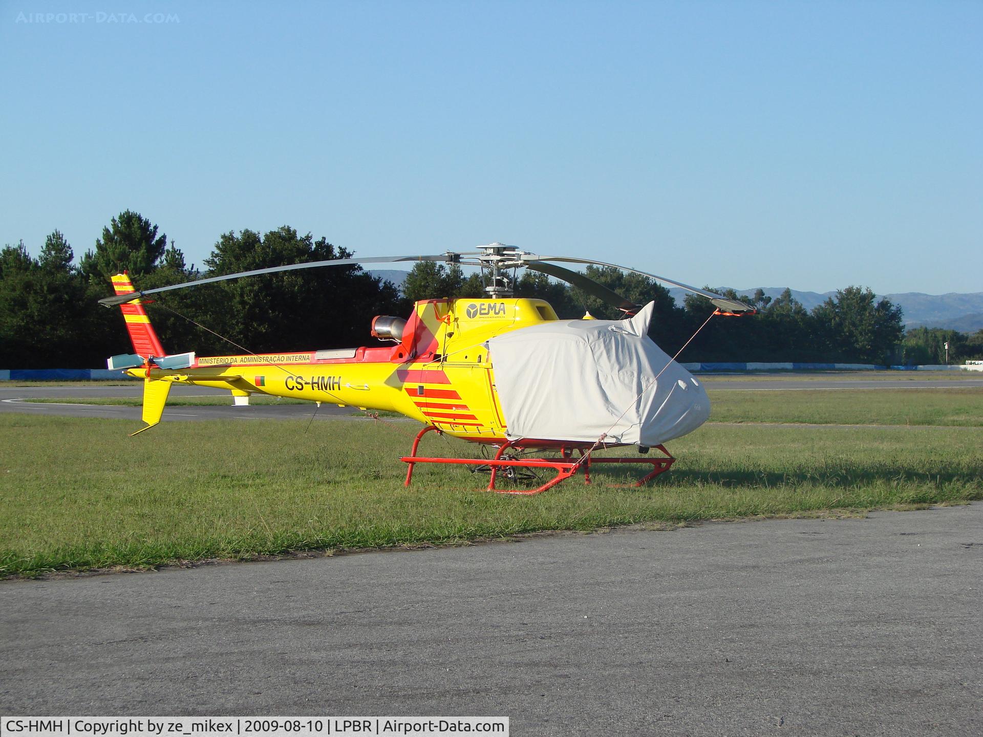 CS-HMH, 2007 Aerospatiale AS-350B-3 Ecureuil C/N 4246, Aerospatiale AS350 Ecureuil - EMA, based temporarily at Braga for firefighting