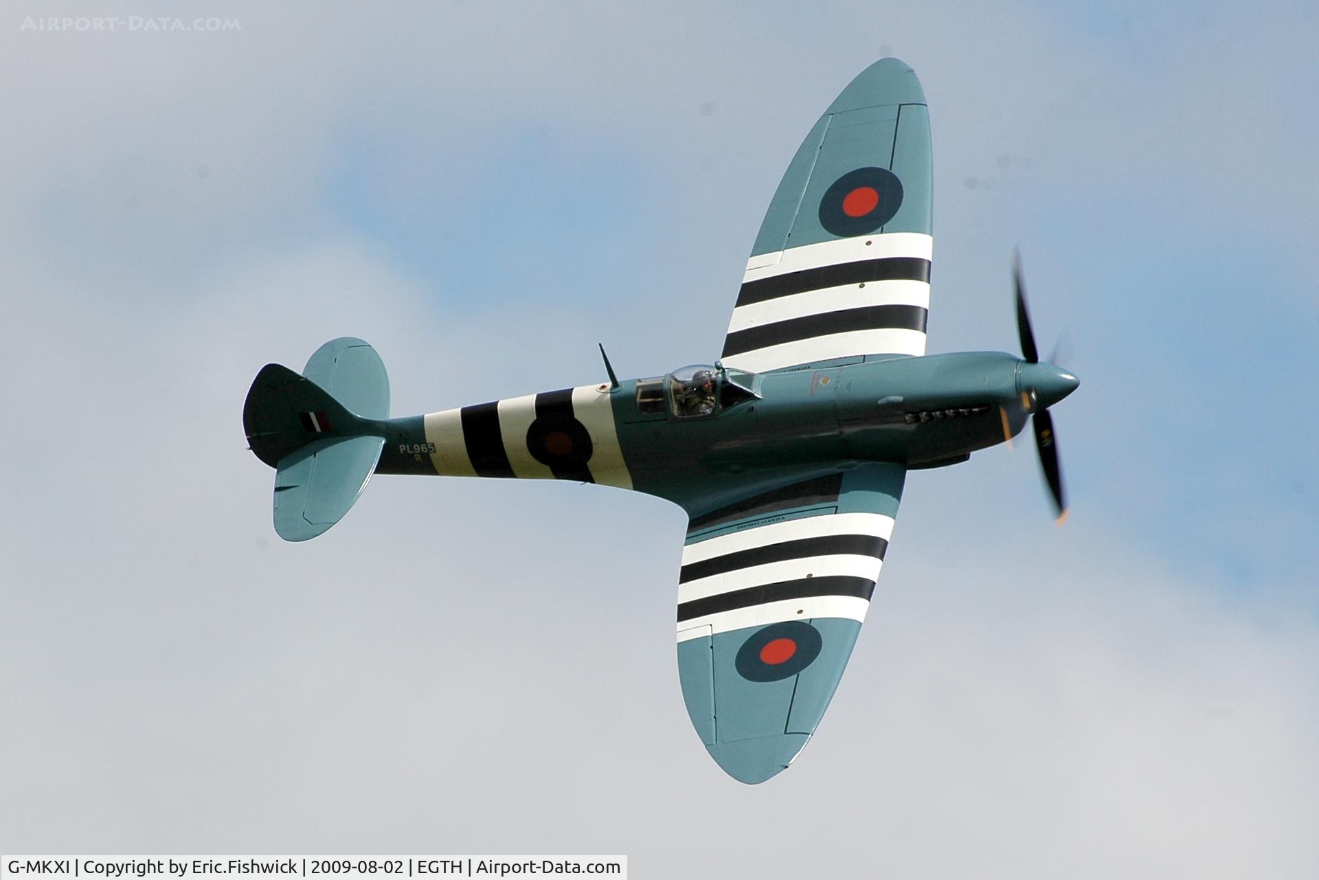 G-MKXI, 1944 Supermarine 365 Spitfire PR.XI C/N 6S/504719, 42 -MKXI (Photo recon.) at Shuttleworth Military Pagent Air Display Aug 09