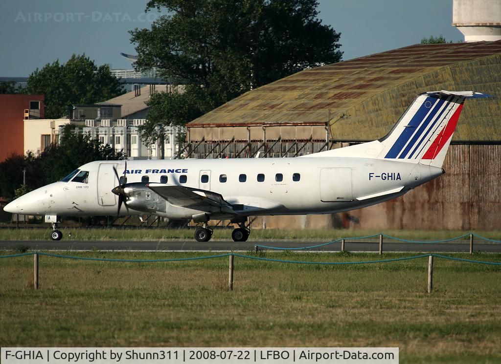 F-GHIA, 1989 Embraer EMB-120ER Brasilia C/N 120154, Ready for take off rwy 32R