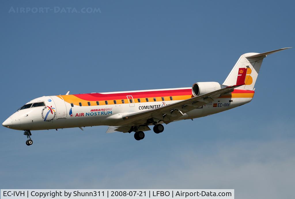 EC-IVH, 2004 Bombardier CRJ-200ER (CL-600-2B19) C/N 7915, Landing rwy 32L