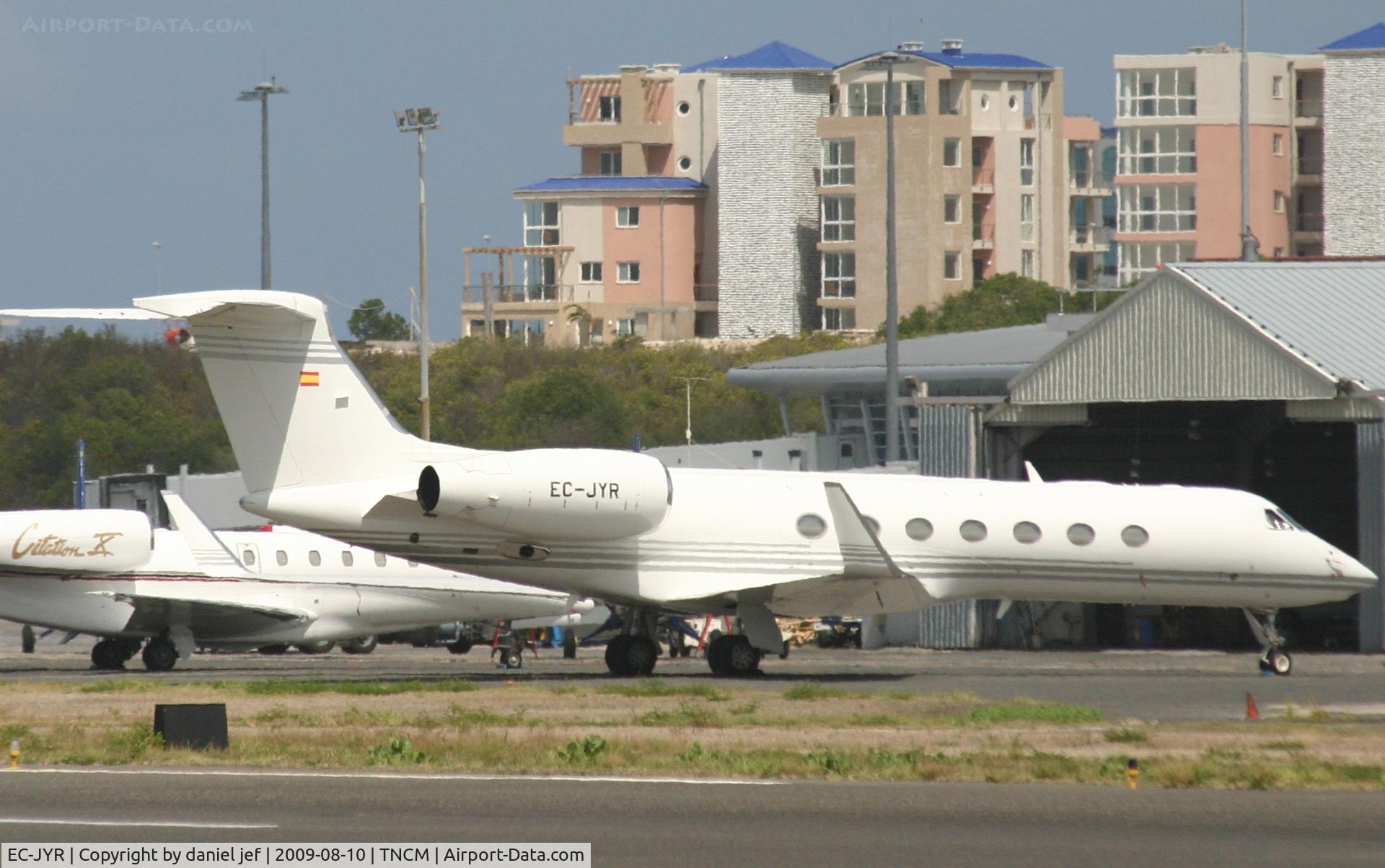EC-JYR, 2006 Gulfstream Aerospace GV-SP (G550) C/N 5116, Park at he private ramp