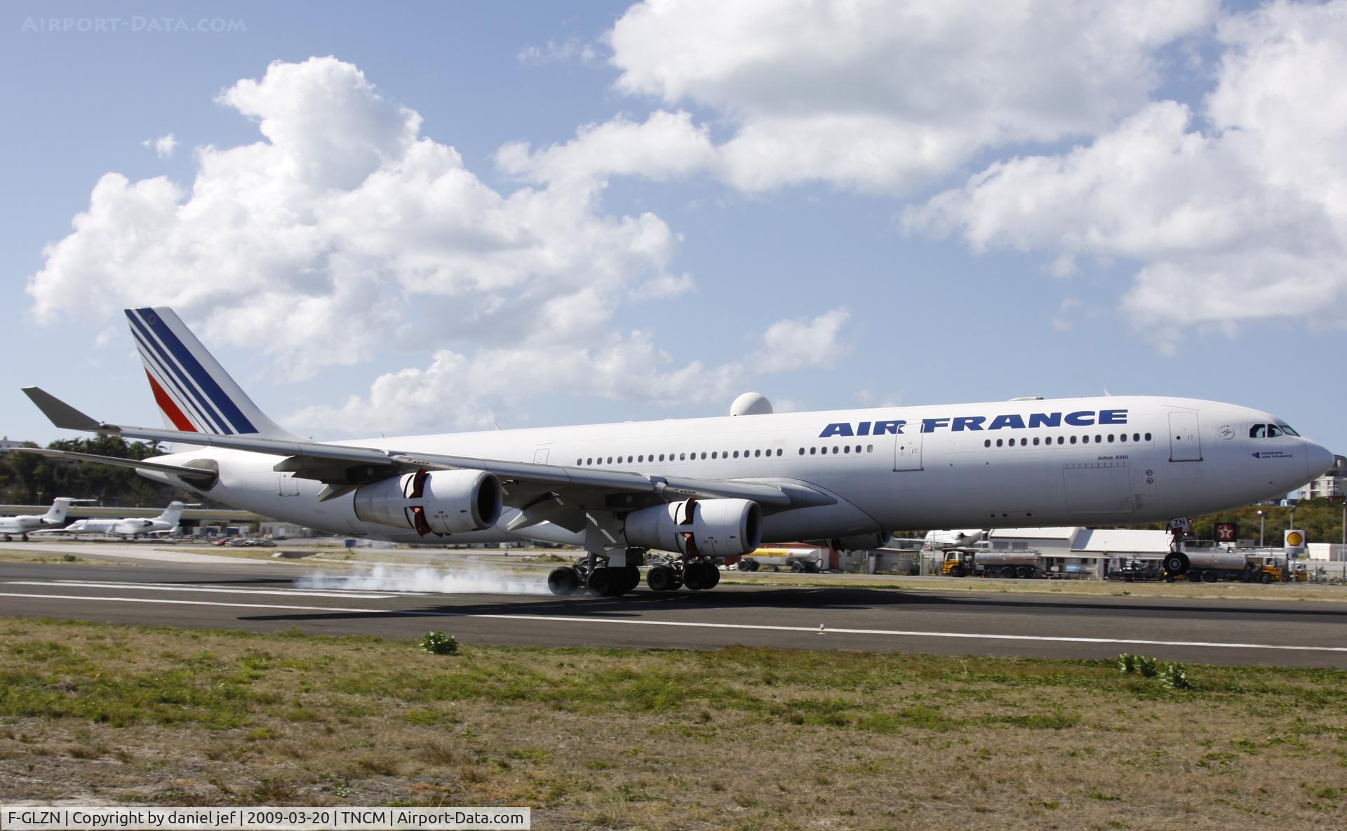 F-GLZN, 1998 Airbus A340-313X C/N 245, touching down on rn 10