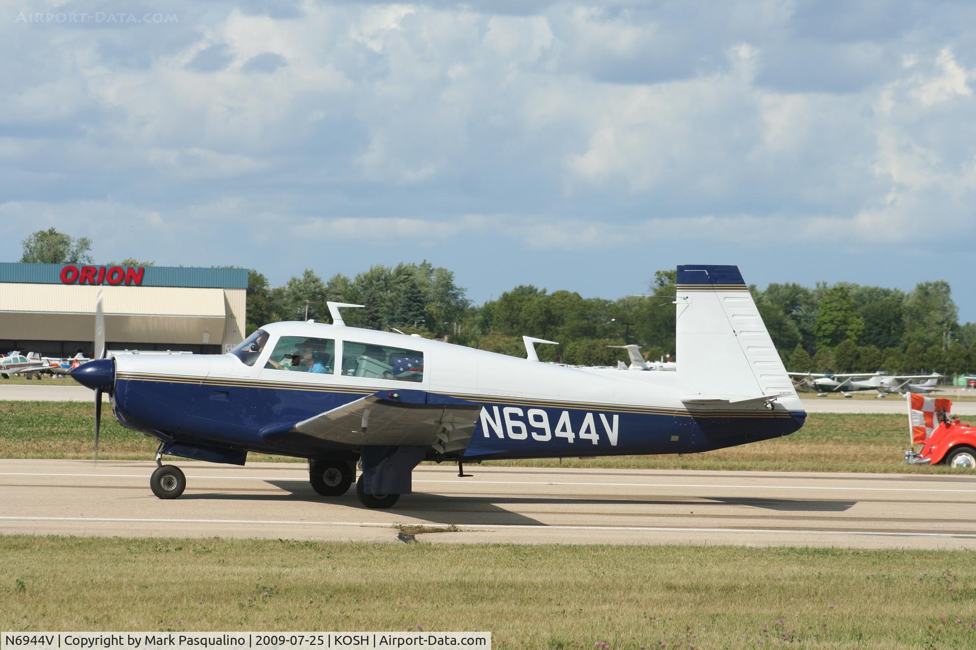 N6944V, 1975 Mooney M20F Executive C/N 22-1317, Mooney M20F
