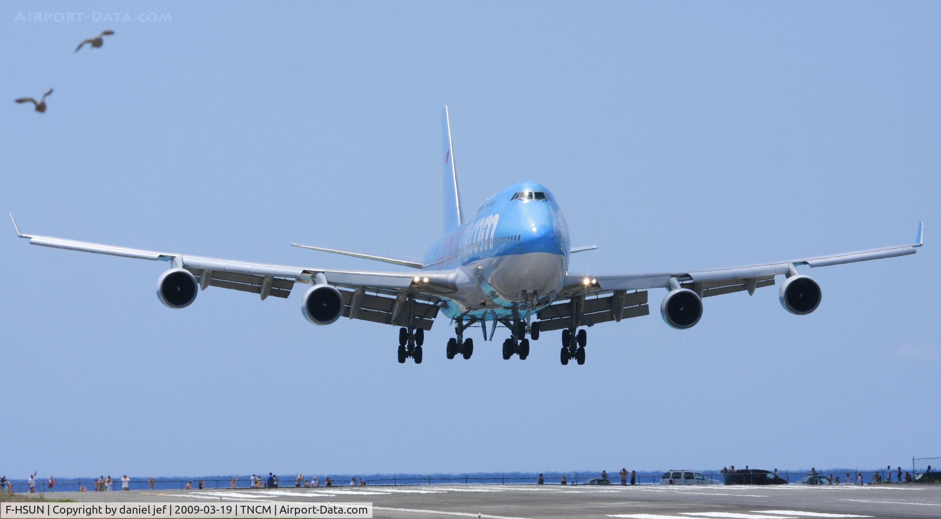 F-HSUN, 1993 Boeing 747-422 C/N 26880, landing st st maarten