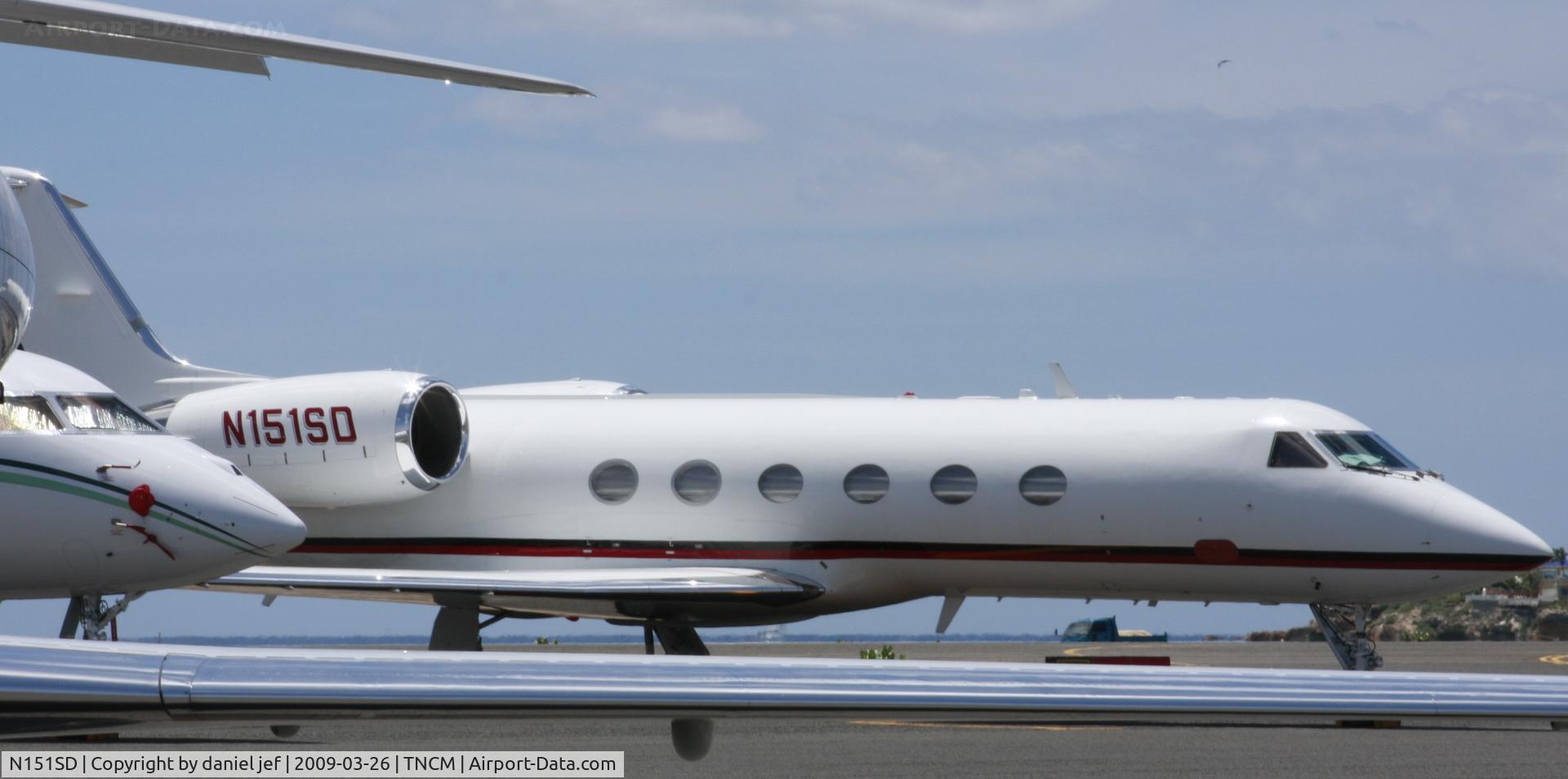 N151SD, 1994 Gulfstream Aerospace G-IV C/N 1249, park at the private ramp