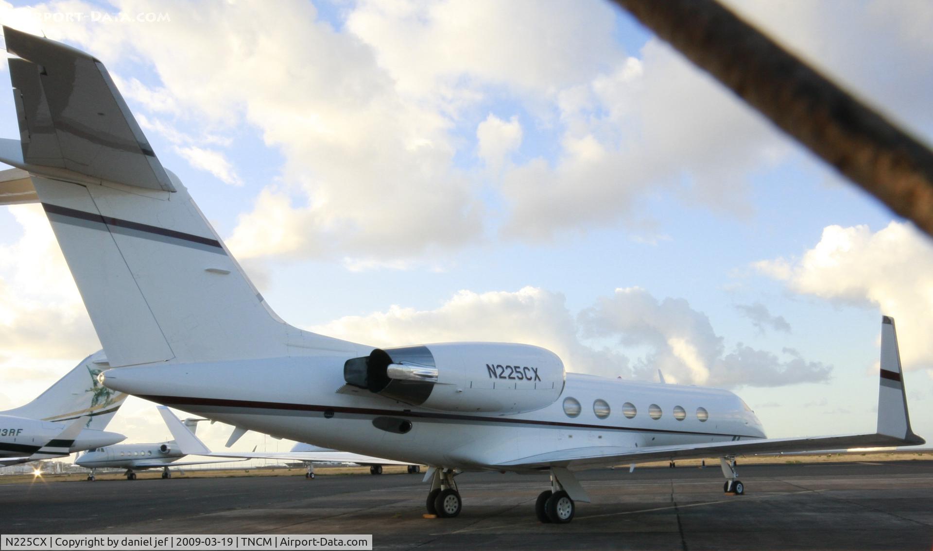 N225CX, 2001 Gulfstream Aerospace G-IV C/N 1467, park at the private  ramp