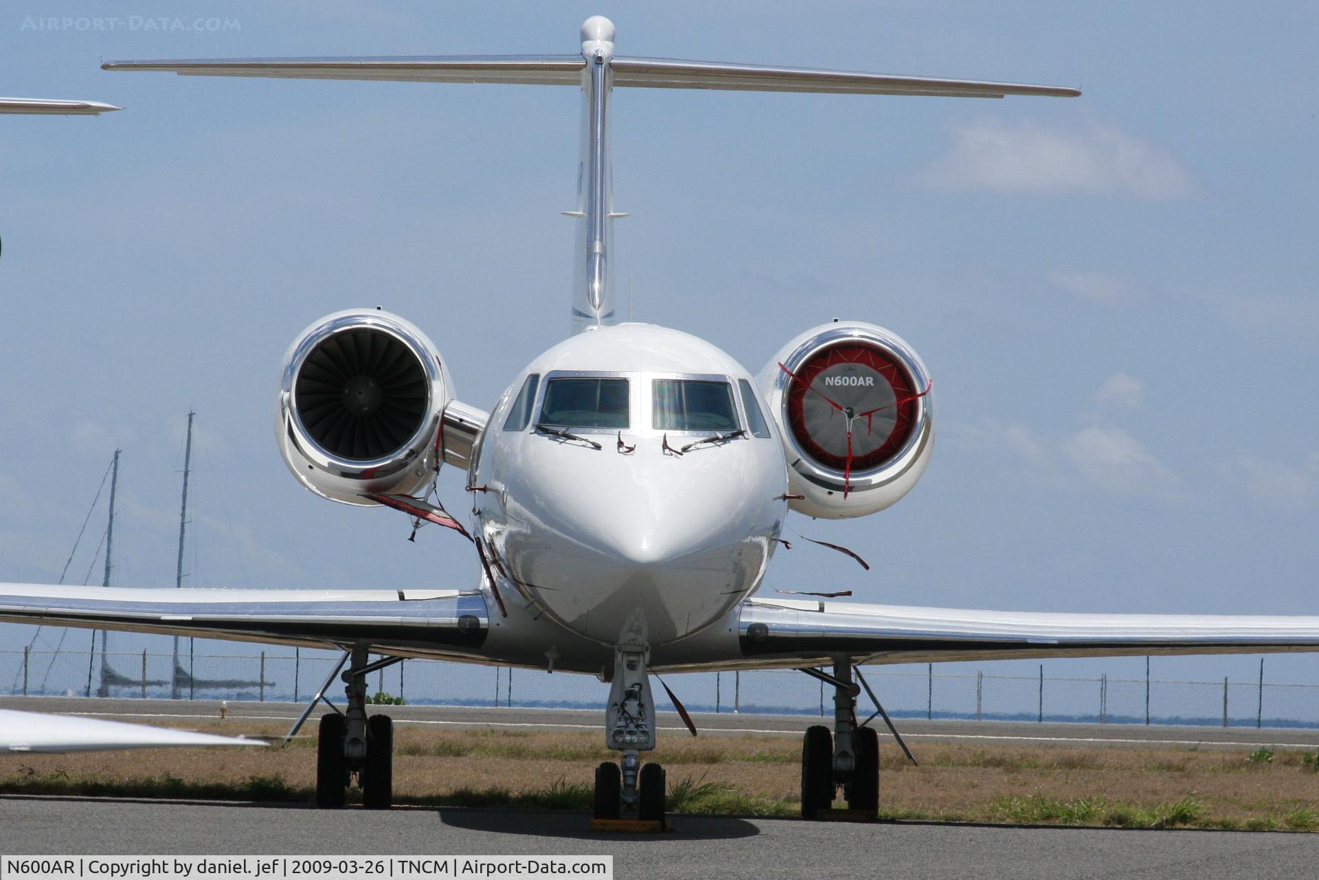 N600AR, 2000 Gulfstream Aerospace G-IV SP C/N 1419, look at my ears . they are huge and missing some thing!!!!