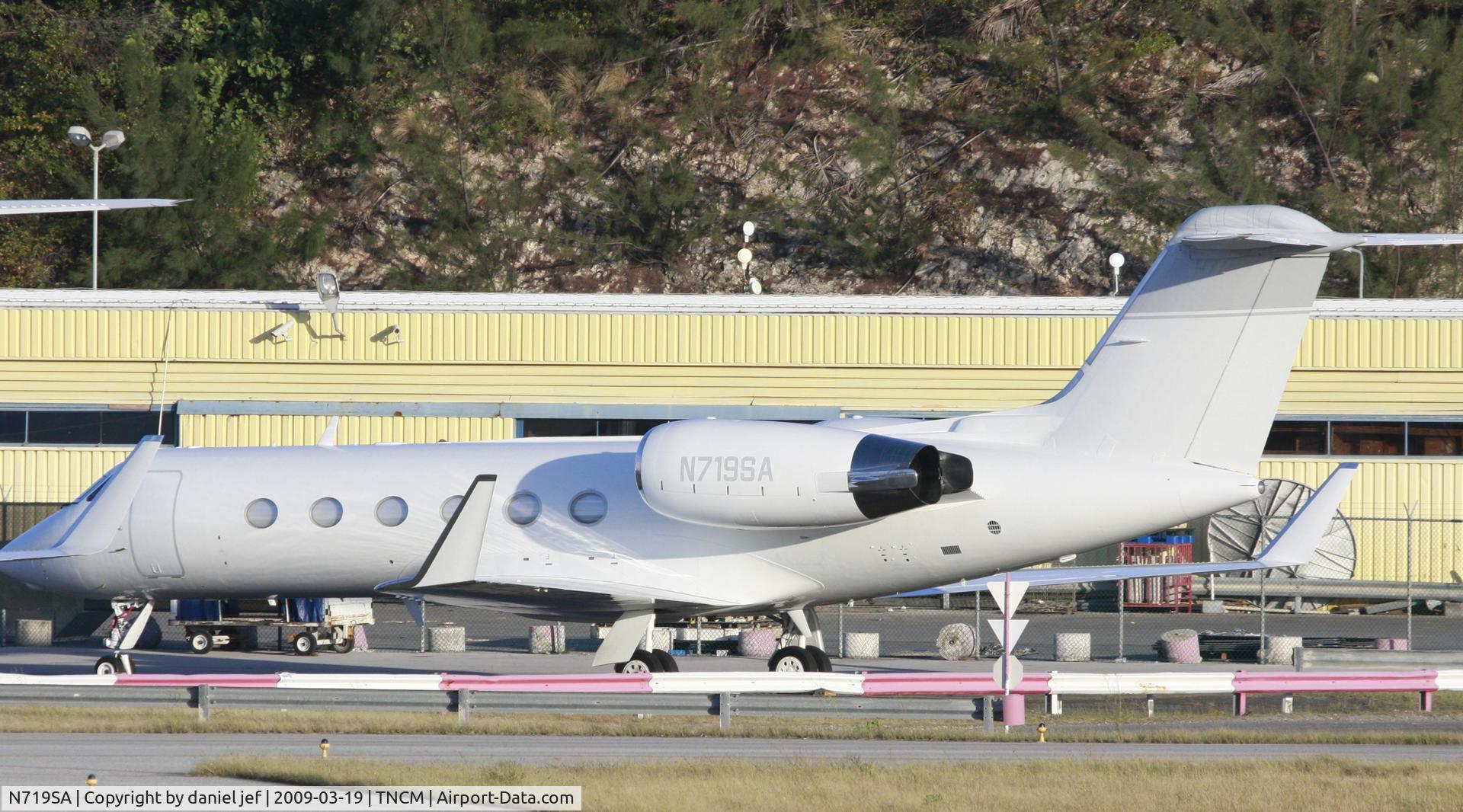 N719SA, 1990 Gulfstream Aerospace G-IV C/N 1155, park at the cargo ramp taking the morning sun