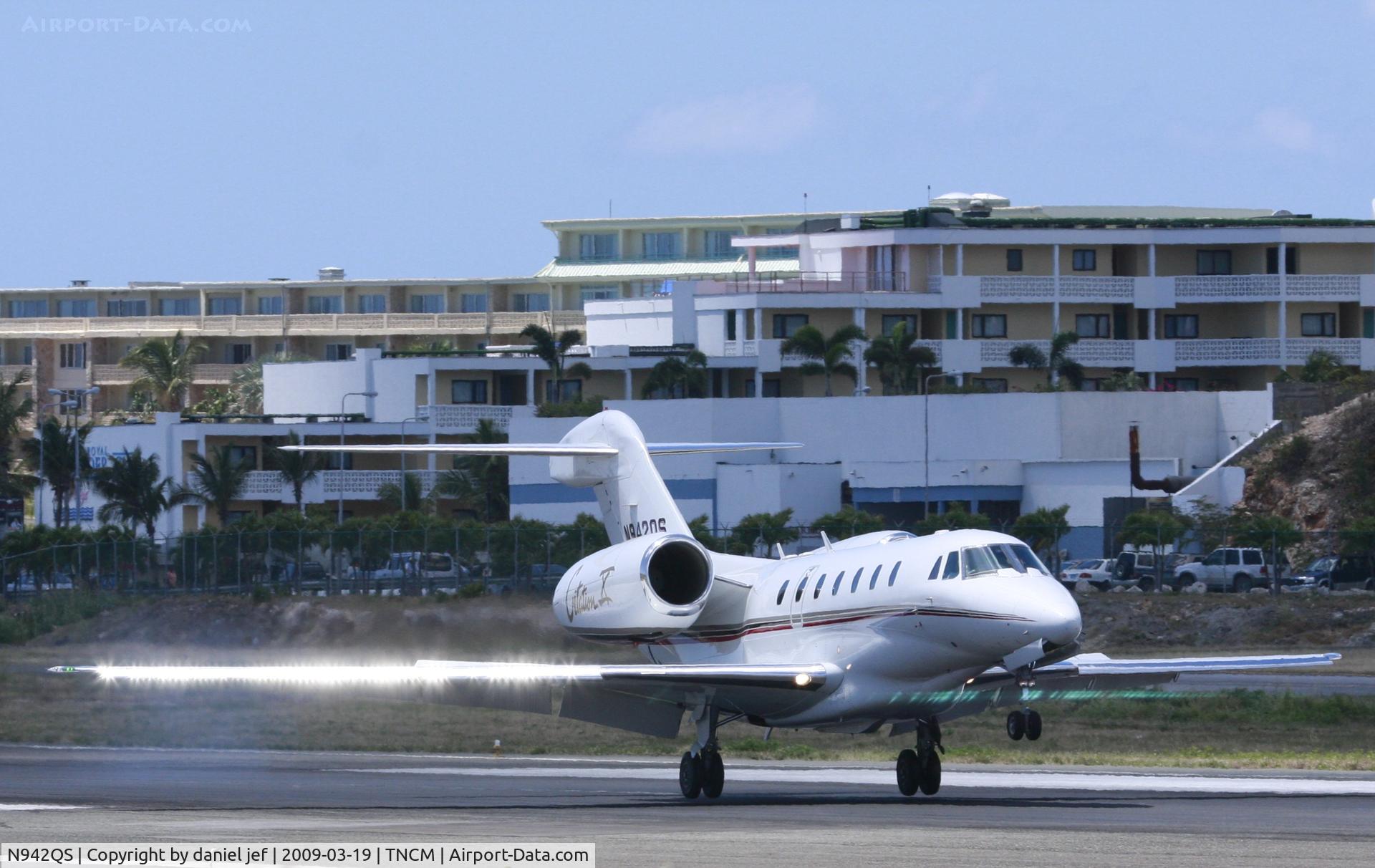 N942QS, 1997 Cessna 750 Citation X C/N 750-0024, touch down rn 10