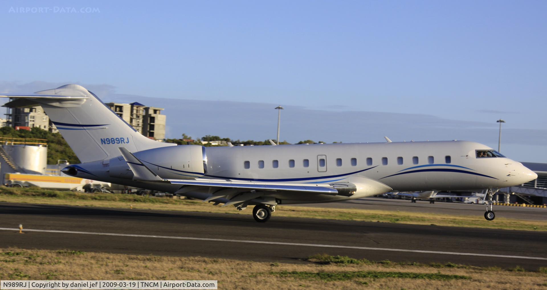N989RJ, 2006 Bombardier BD-700-1A11 Global 5000 C/N 9224, landing rn 10