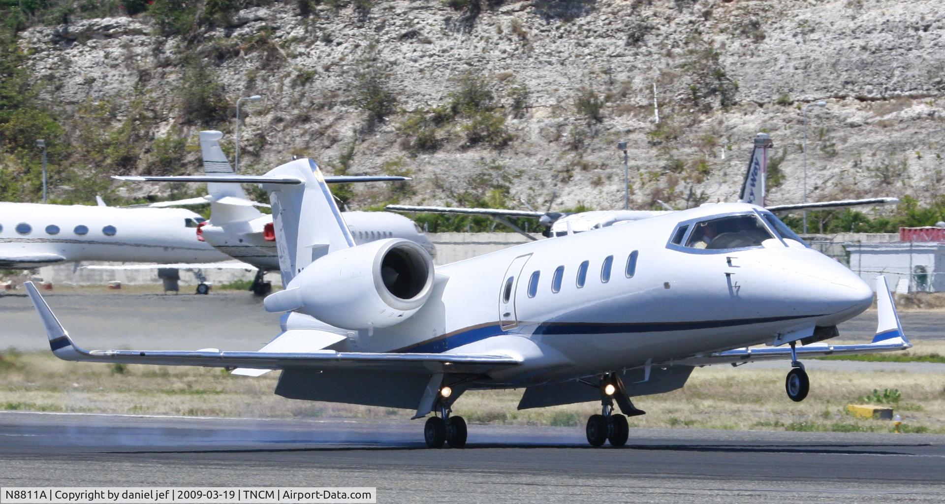 N8811A, 1998 Learjet 60 C/N 119, landing rn 10