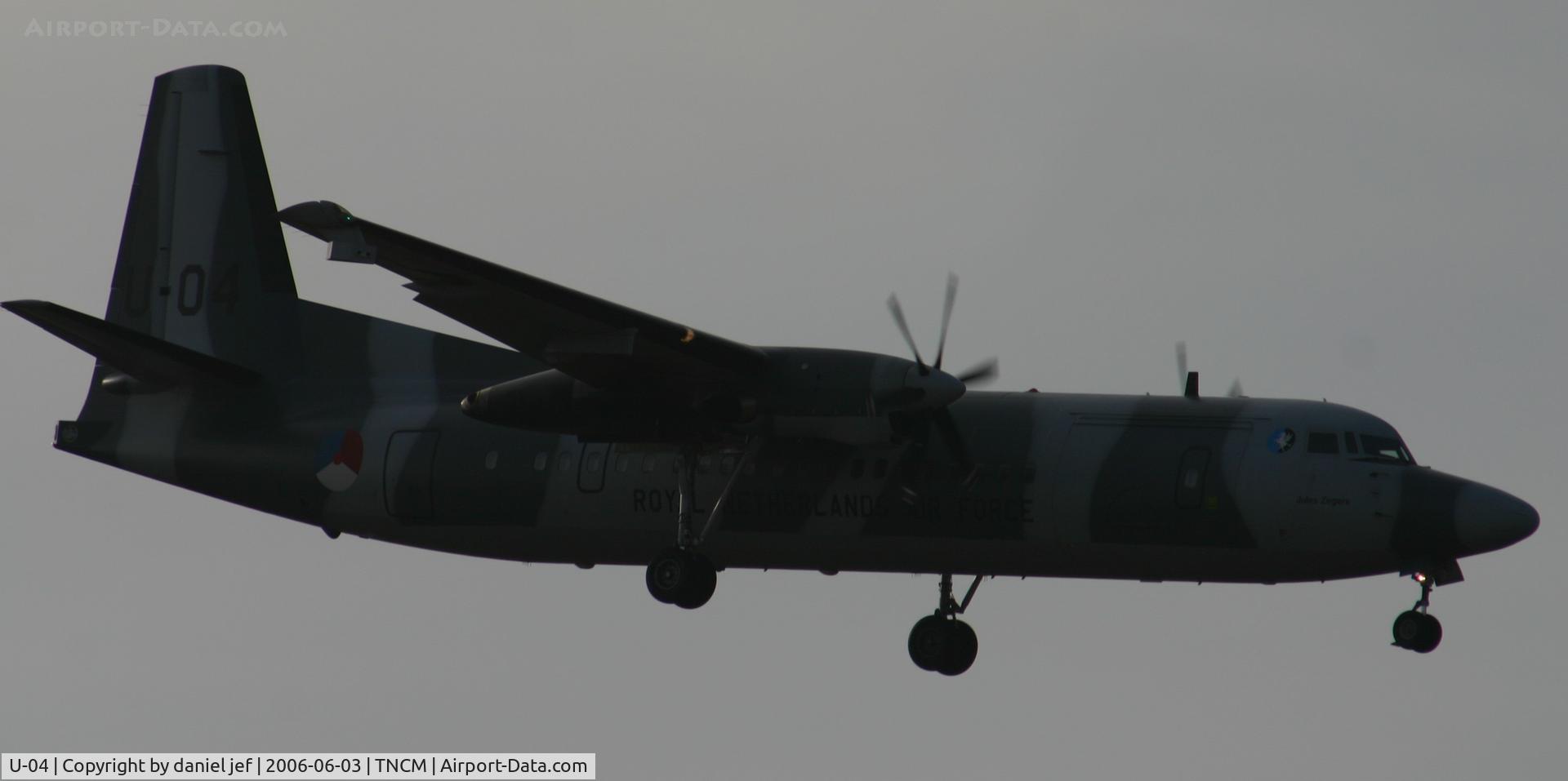 U-04, 1996 Fokker 60UTA-N C/N 20329, landing rn 10