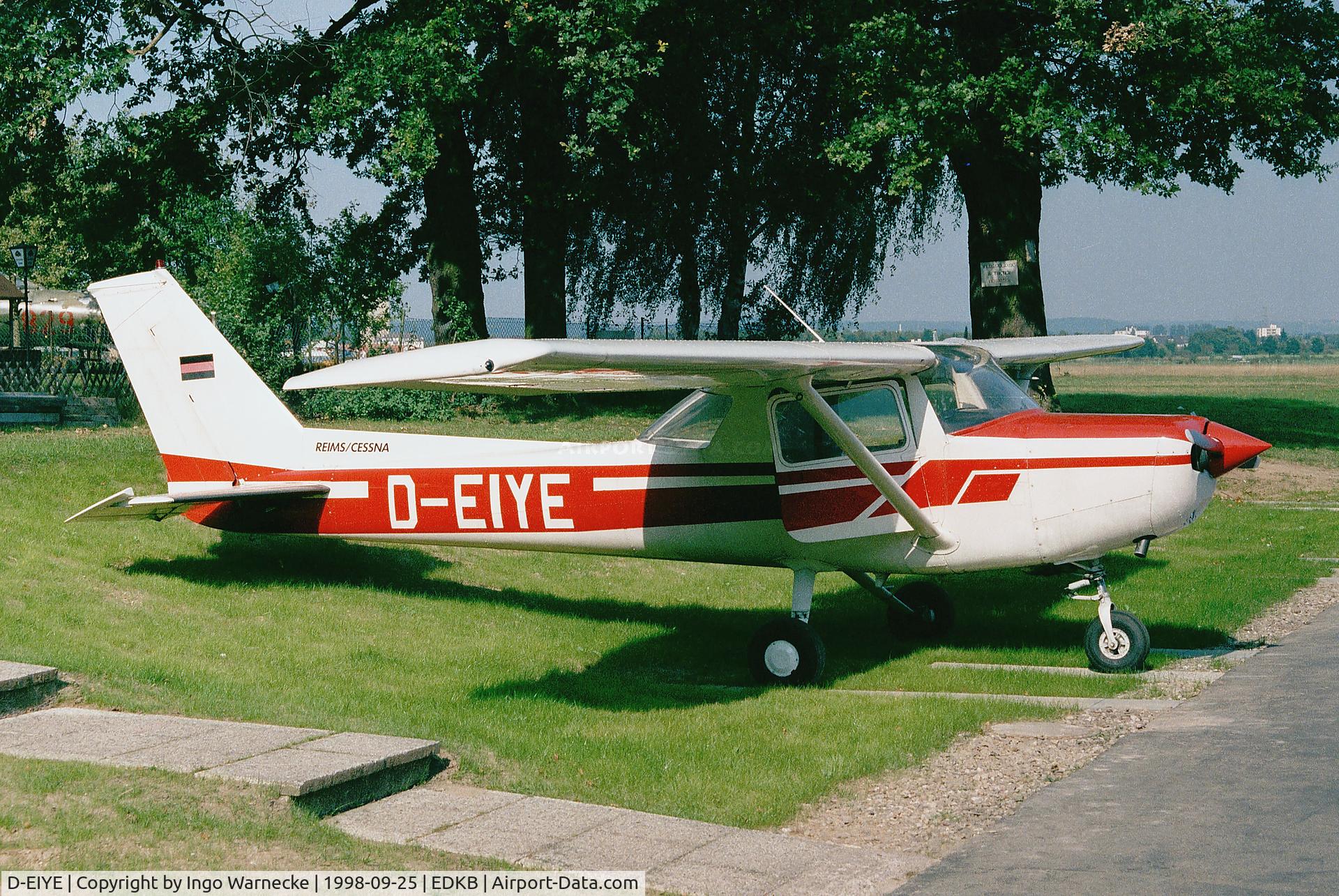 D-EIYE, Reims F152 C/N 1583, Cessna (Reims) F152 at Bonn-Hangelar airfield