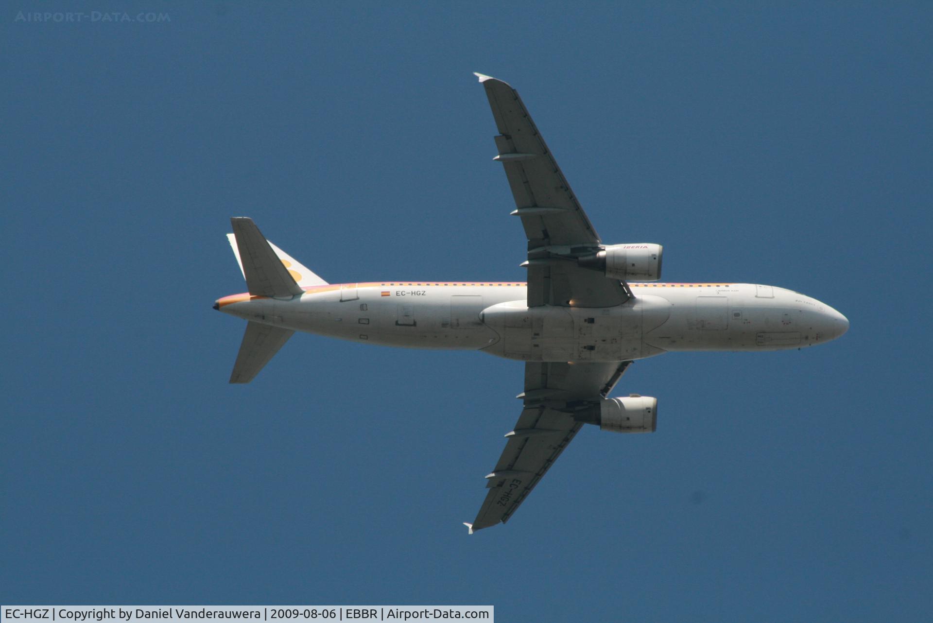 EC-HGZ, 2000 Airbus A320-214 C/N 1208, Approach to rwy 07L/R