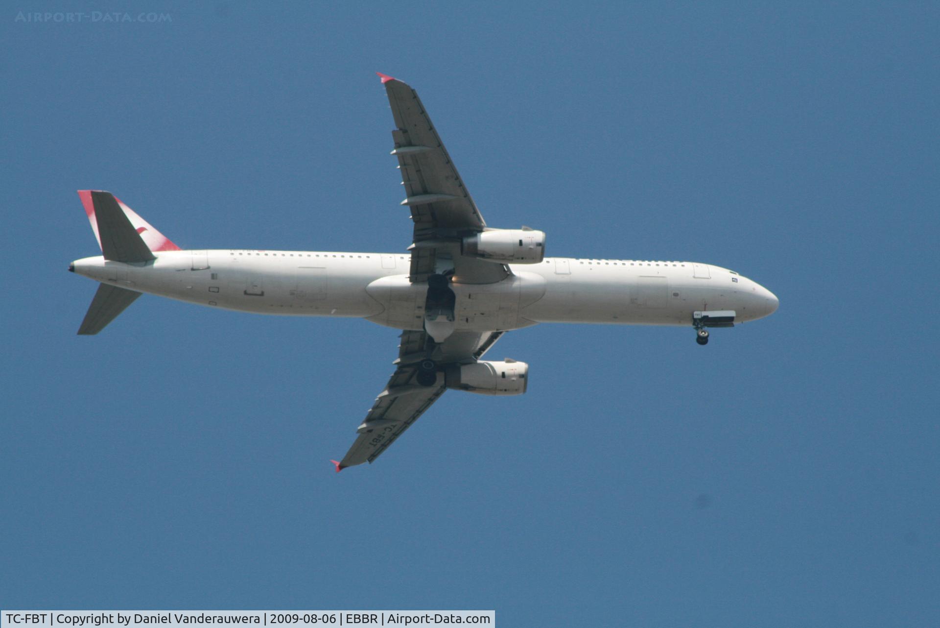 TC-FBT, 1998 Airbus A321-131 C/N 855, Approach to rwy 07L/R