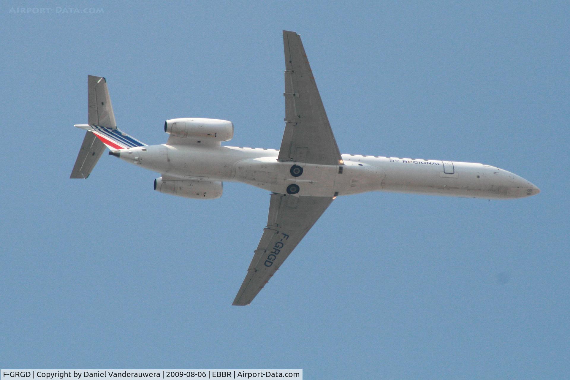 F-GRGD, 1998 Embraer EMB-145EU (ERJ-145EU) C/N 145043, Approach to rwy 07L/R
