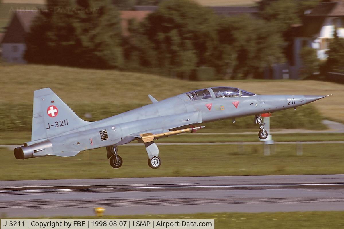 J-3211, 1981 Northrop F-5F Tiger II C/N M1011, moments prior touchdown at Payerne