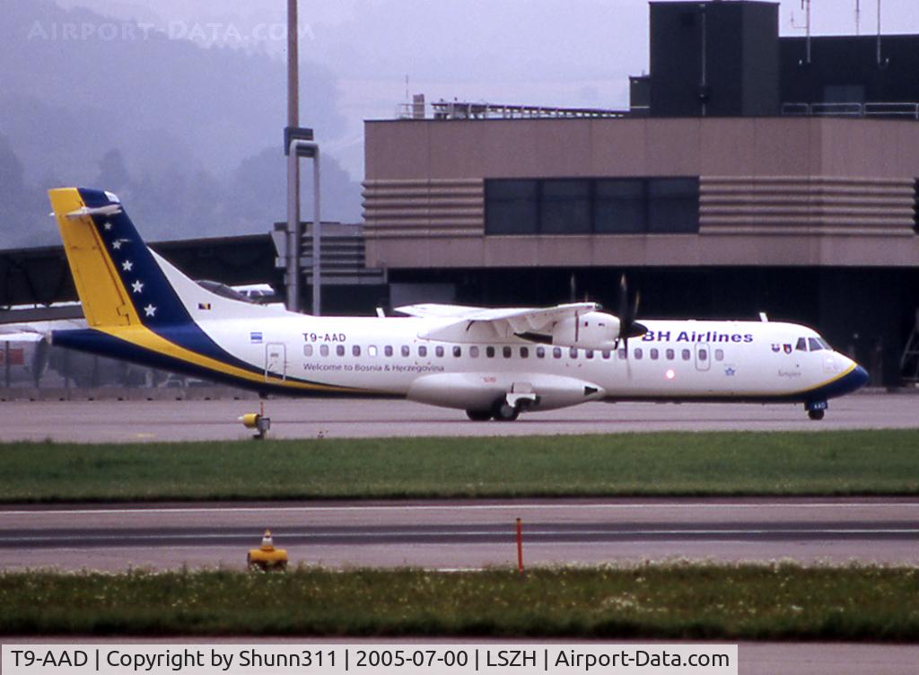 T9-AAD, 1995 ATR 72-212 C/N 464, Taxiing to his gate...