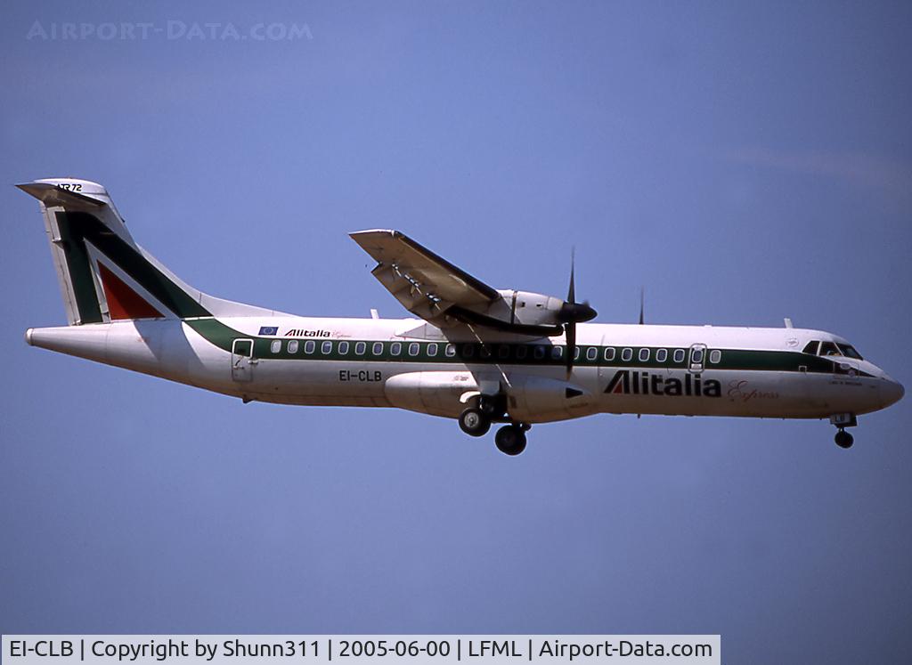 EI-CLB, 1994 ATR 72-212 C/N 423, Landing rwy 32R