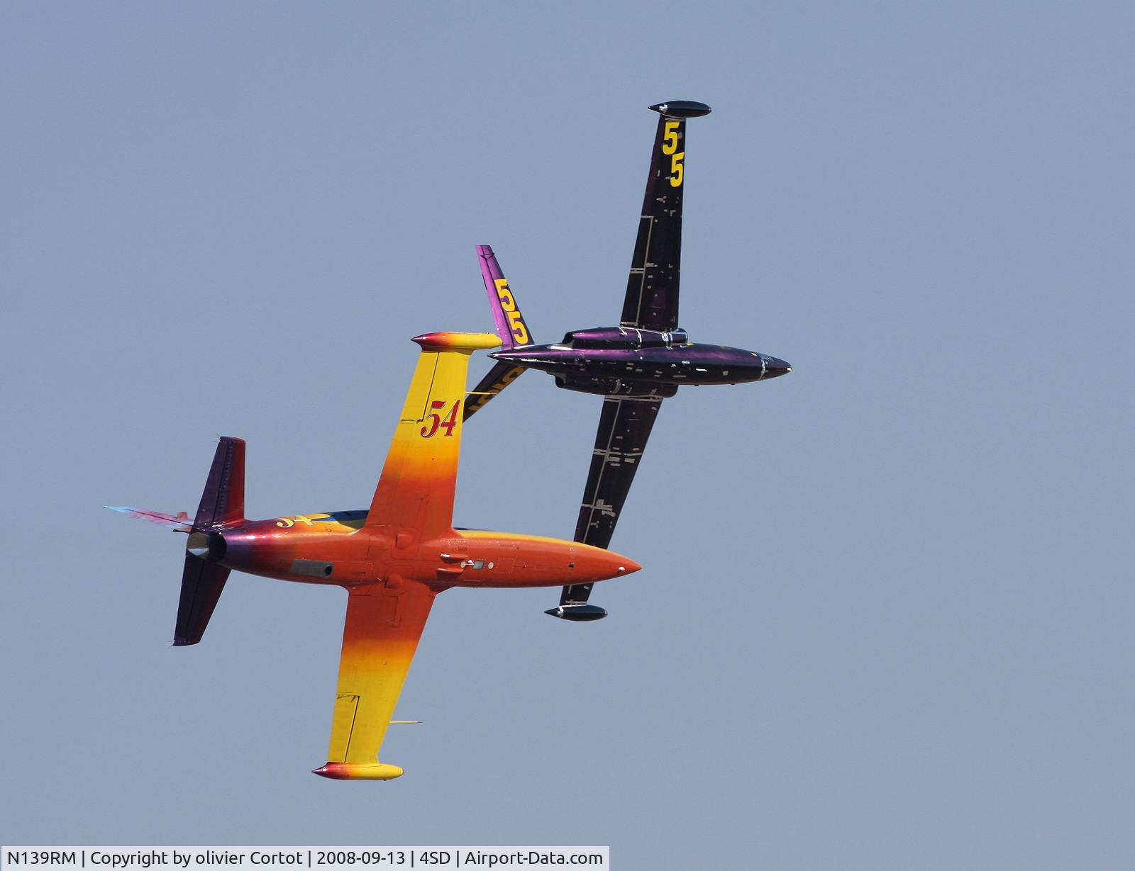 N139RM, 1977 Aero L-39C Albatros C/N 730840, fighting with Fouga Magister NX555FA during Reno 2008