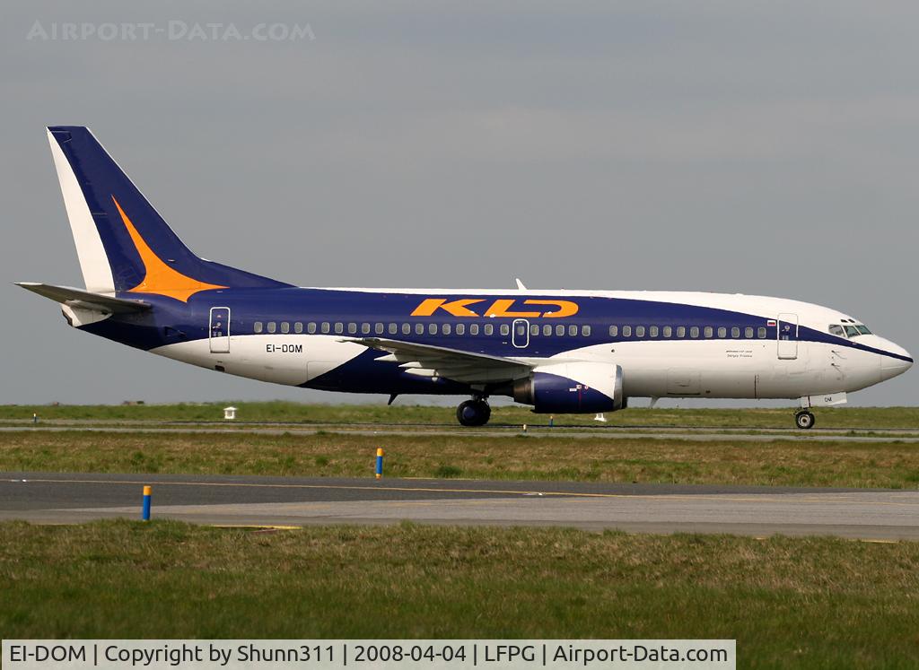 EI-DOM, 1988 Boeing 737-3G7 C/N 24011, Taxiing to his gate...