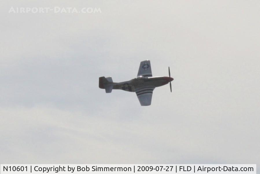 N10601, 1944 North American P-51D Mustang C/N 122-40383, Taking rides at Fond du Lac during Airventure 2009 (Oshkosh)
