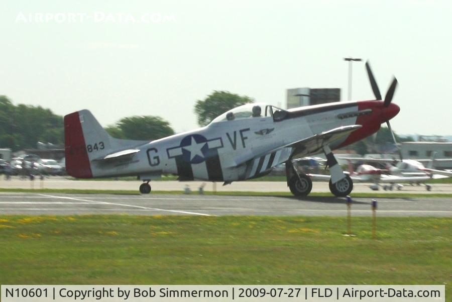 N10601, 1944 North American P-51D Mustang C/N 122-40383, Taking rides at Fond du Lac during Airventure 2009 (Oshkosh)