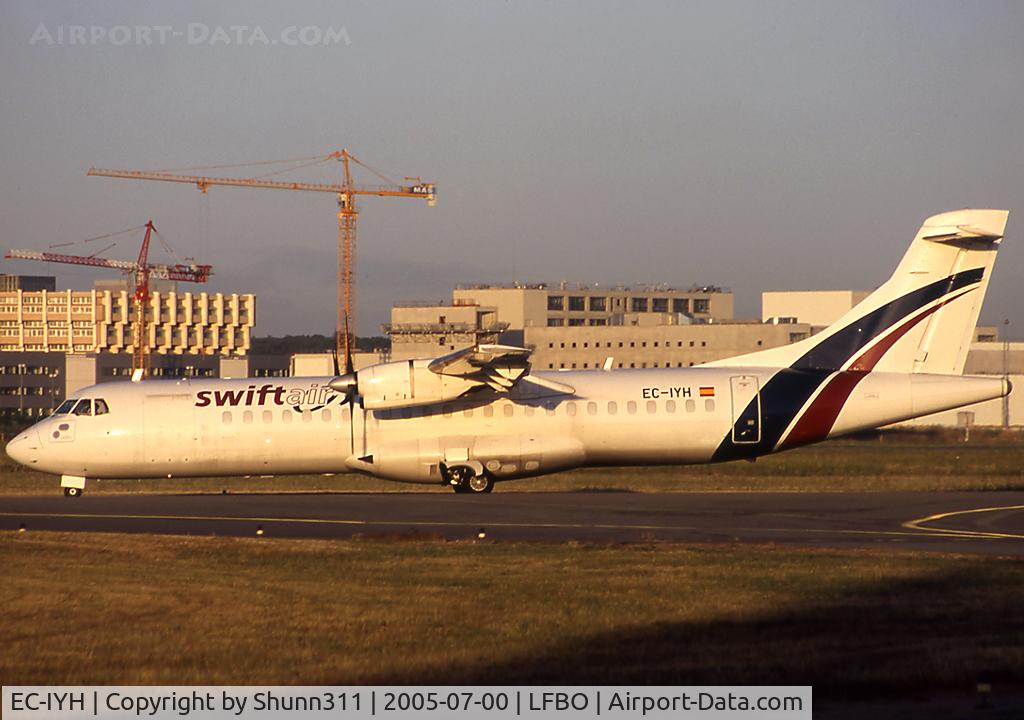 EC-IYH, 1992 ATR 72-202 C/N 330, Taxiing holding point rwy 32R for departure...