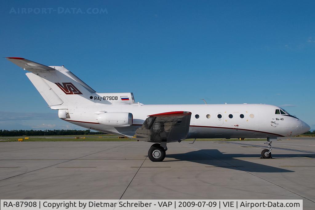 RA-87908, Yakovlev Yak-40 C/N 9721354, Aero Limuzin Yakovlev 40