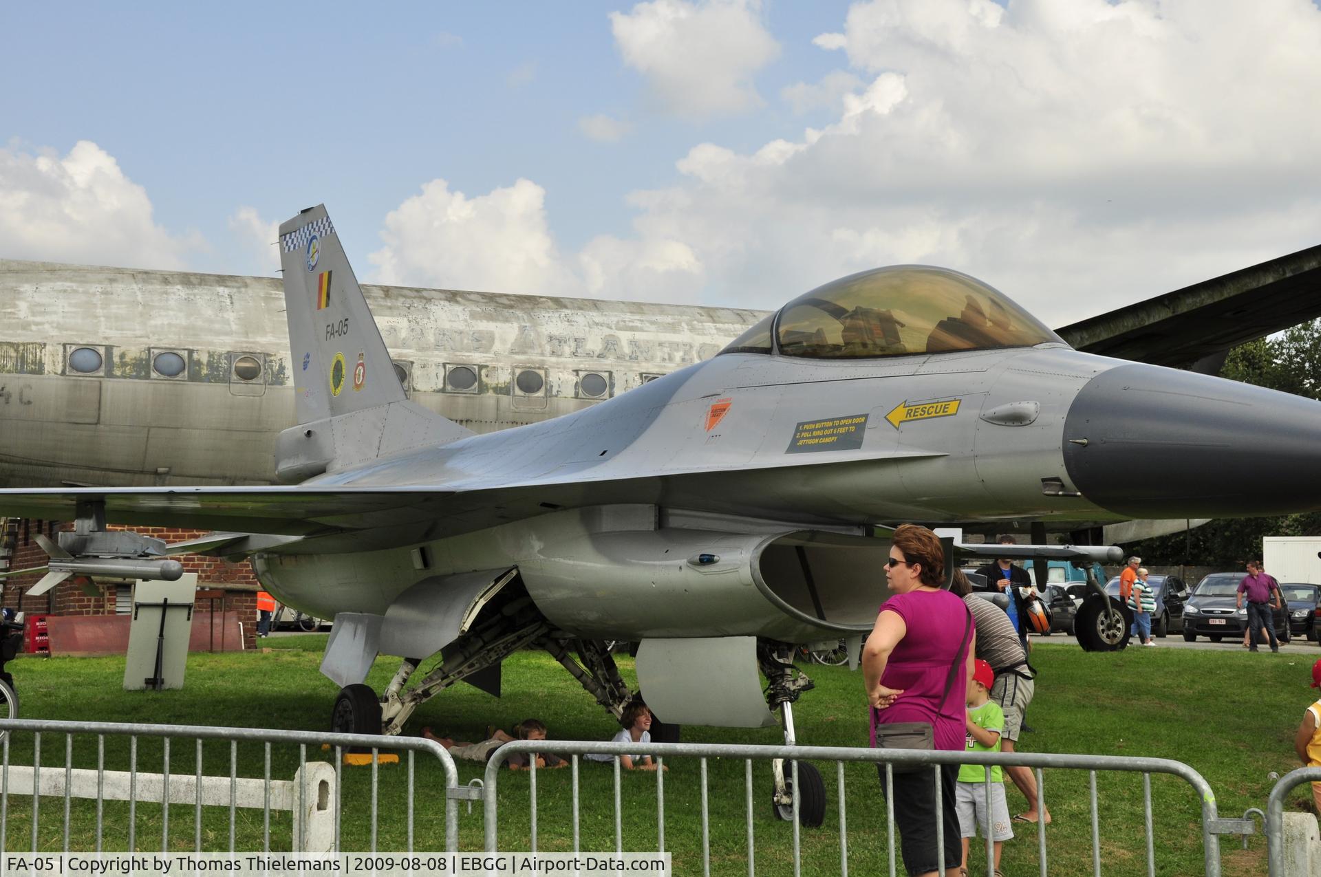 FA-05, SABCA F-16A Fighting Falcon C/N 6H-5, Opendeur VZP 2009