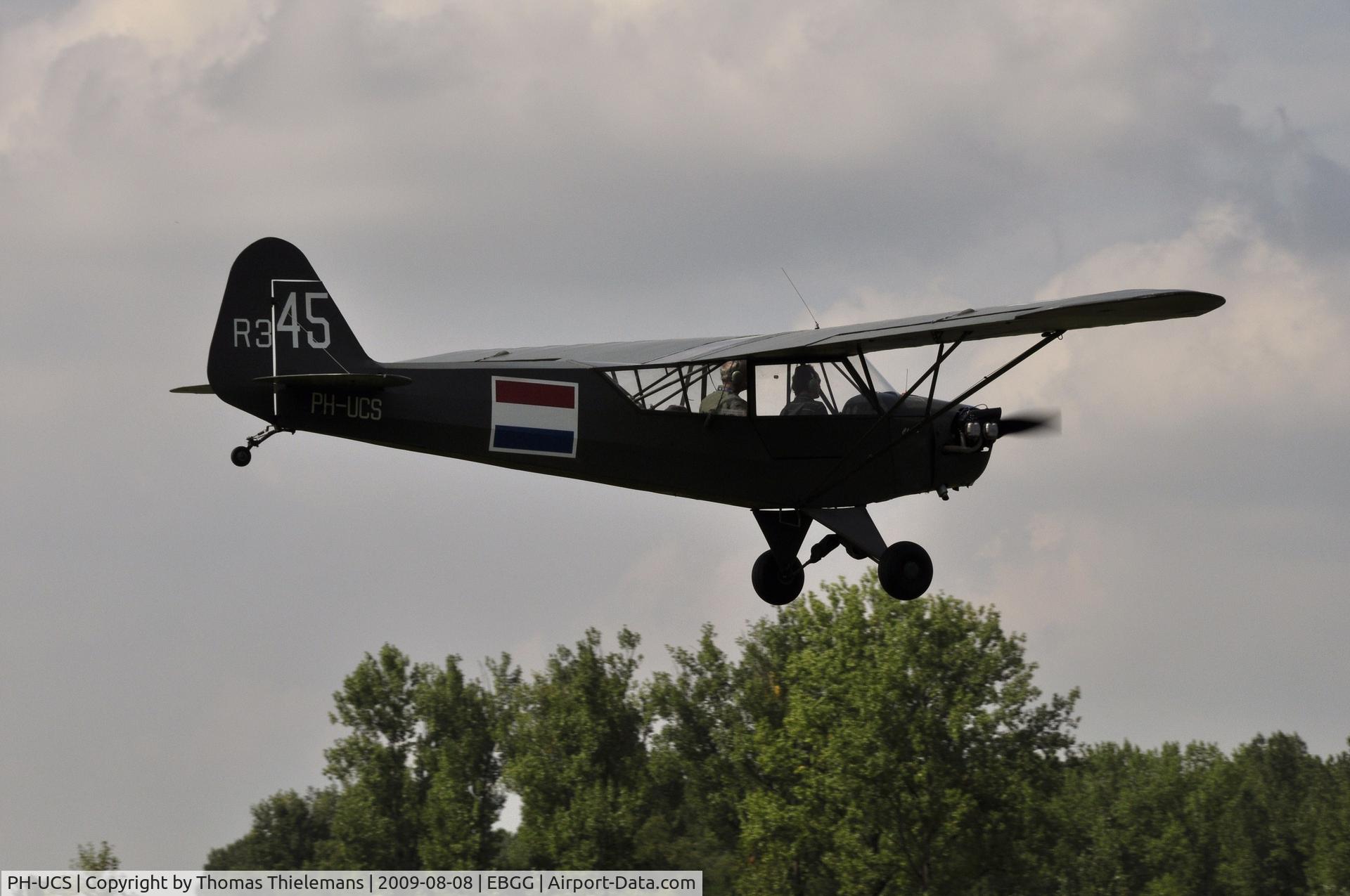 PH-UCS, 1945 Piper L-4J Grasshopper (J3C-65D) C/N 13228, Opendeur VZP 2009