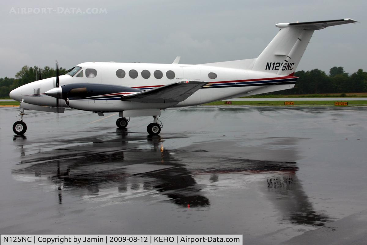 N125NC, 1982 Beech B200 King Air C/N BB-1023, I wasn't expecting any good pictures with all the rain but it ended up being a blessing in disguise.