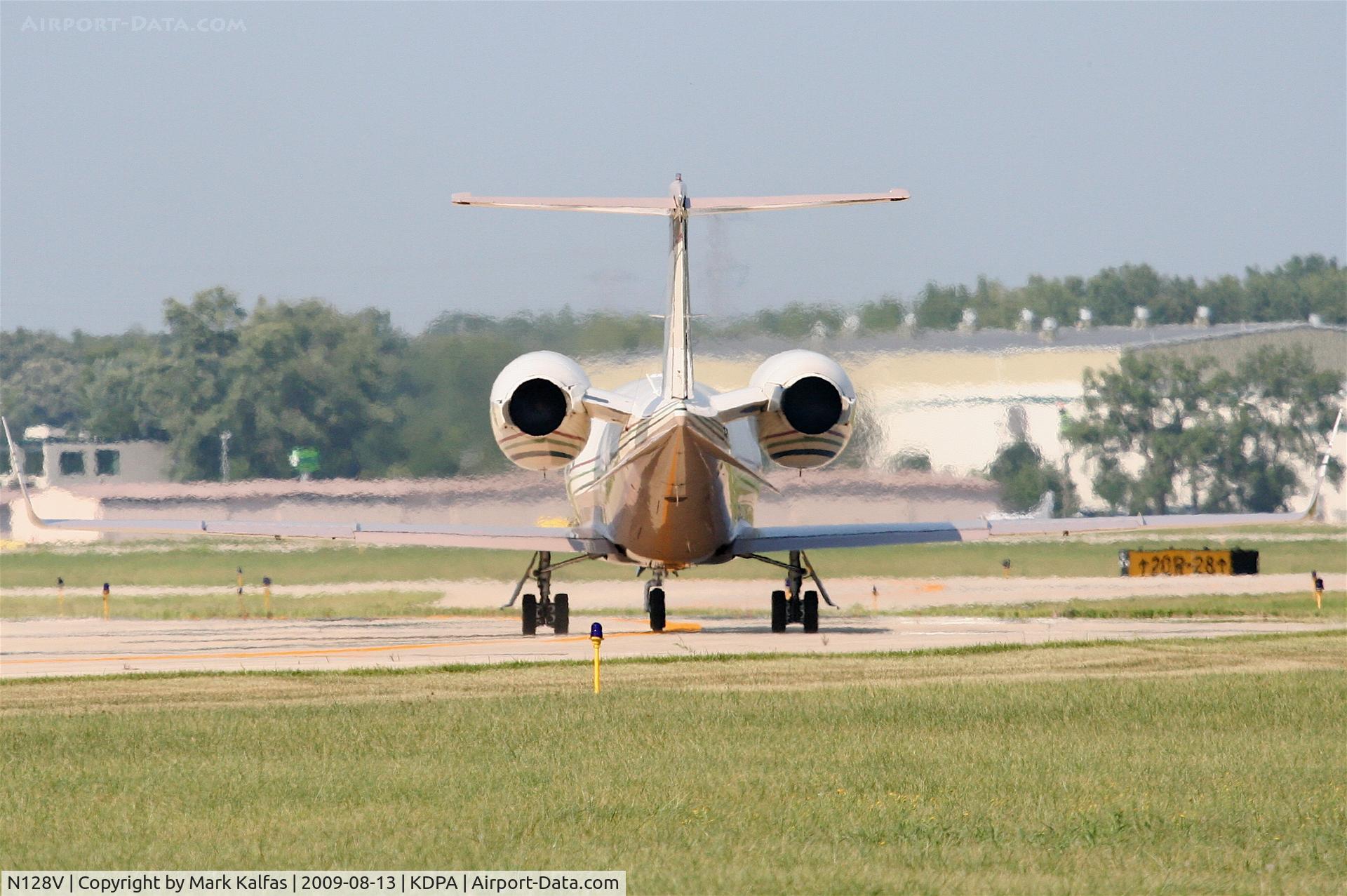 N128V, 2001 Learjet 60 C/N 226, Learjet 60, N128V taxiing to RWY 20R KDPA.