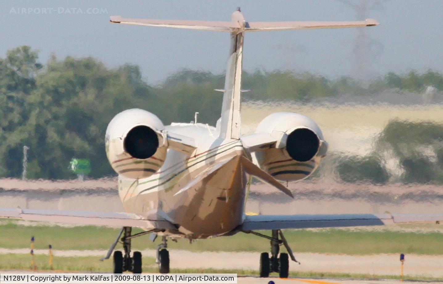 N128V, 2001 Learjet 60 C/N 226, Learjet 60, N128V taxiing to RWY 20R KDPA.